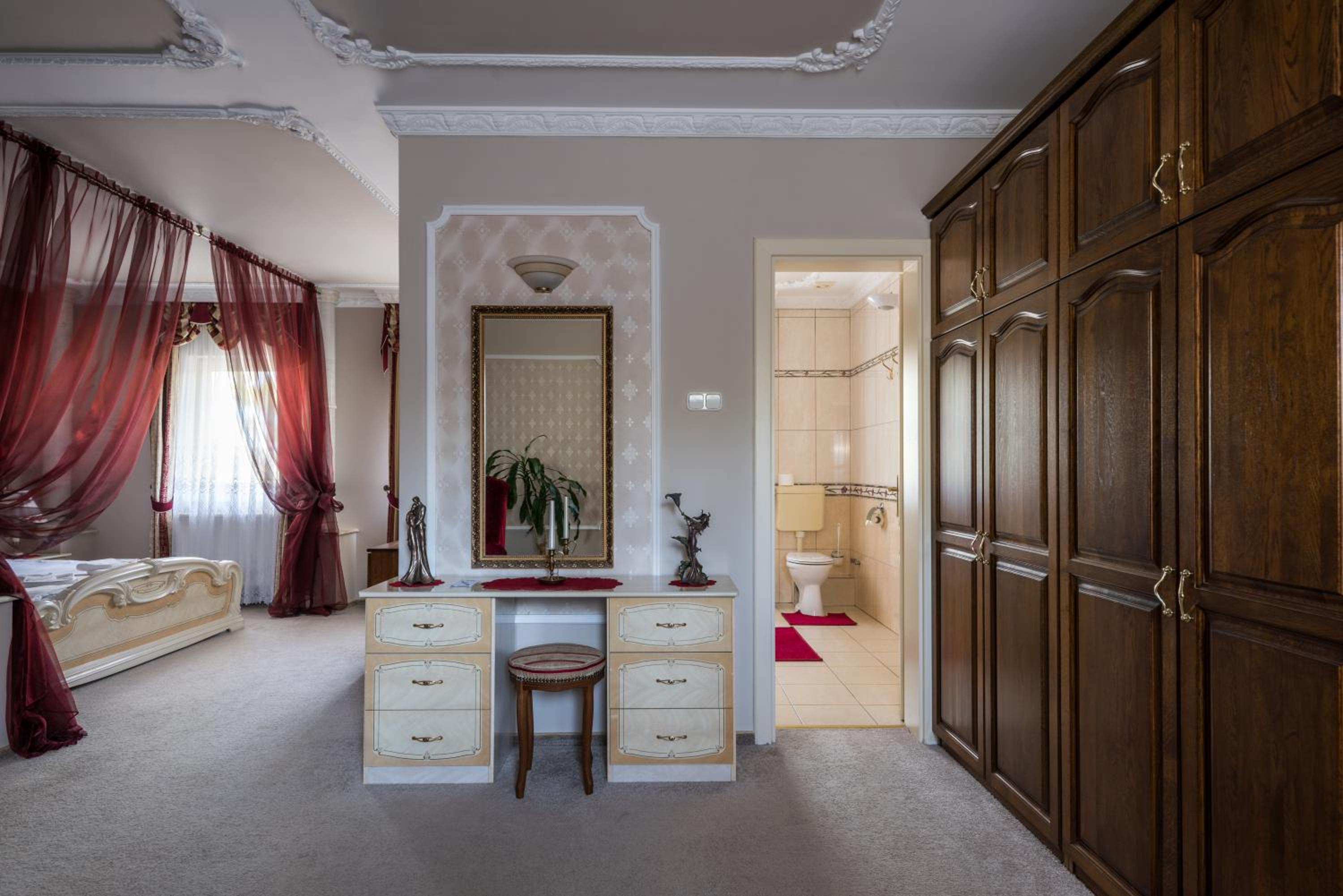 Suite - Building A - Photo 2