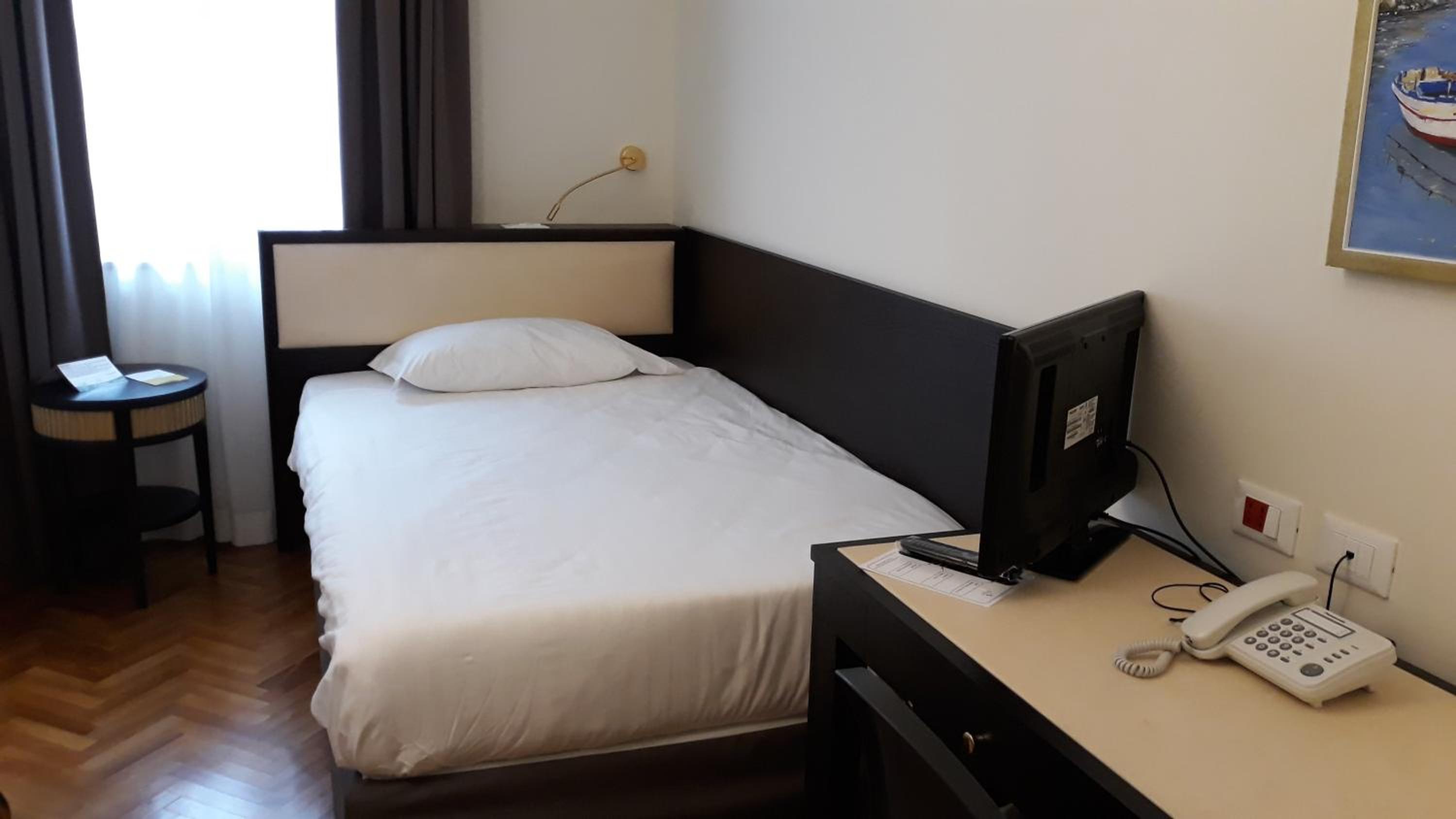 Single Room photo 1