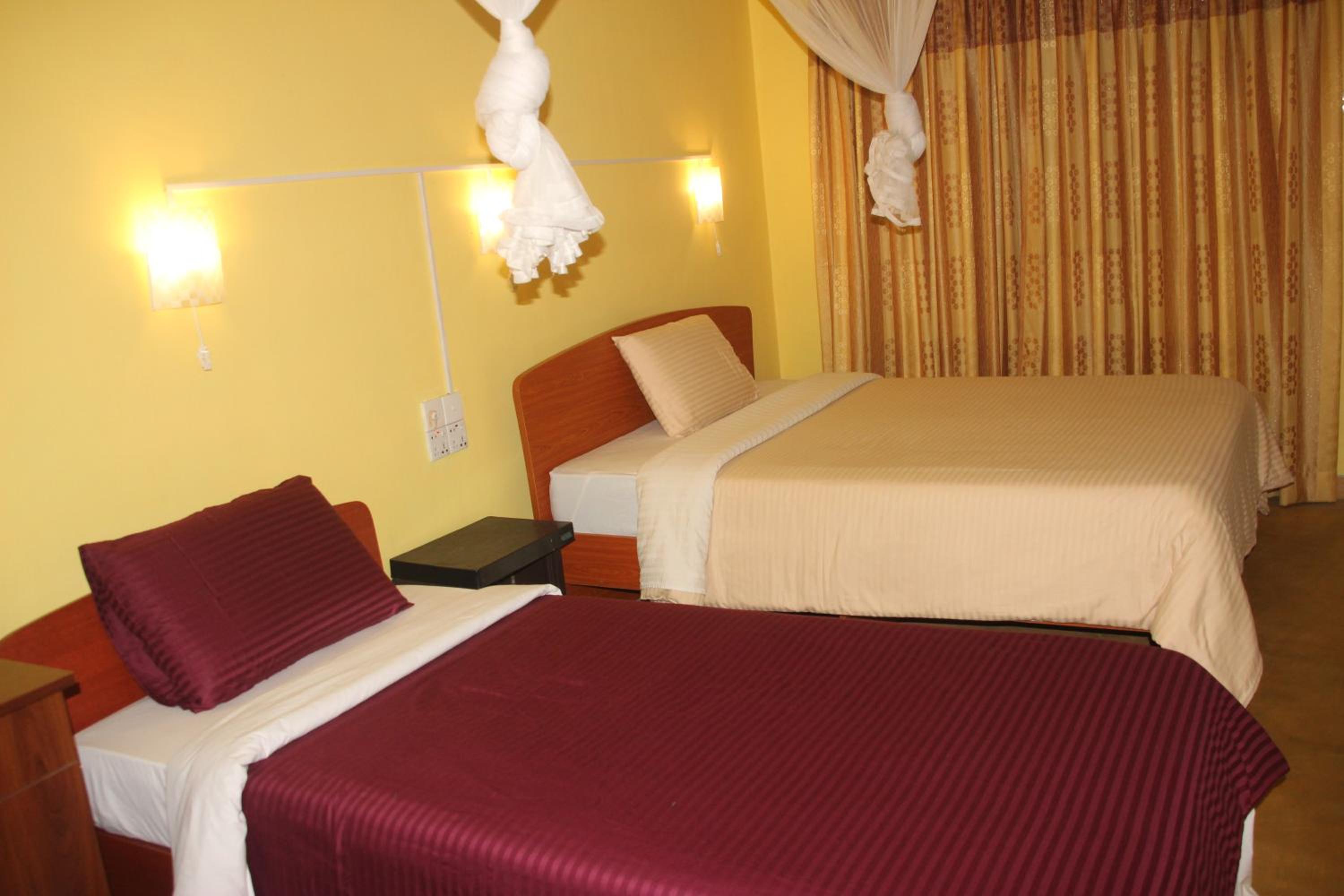 Standard Triple Room with Ella Rock View photo 1