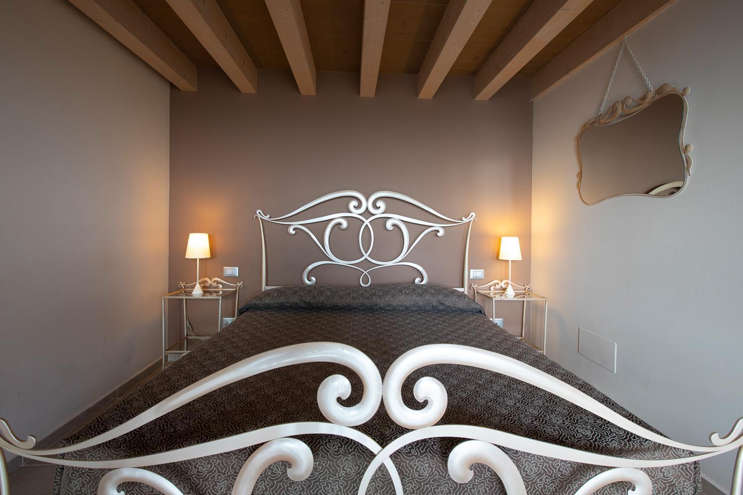 Triple Room with Balcony - Photo 9
