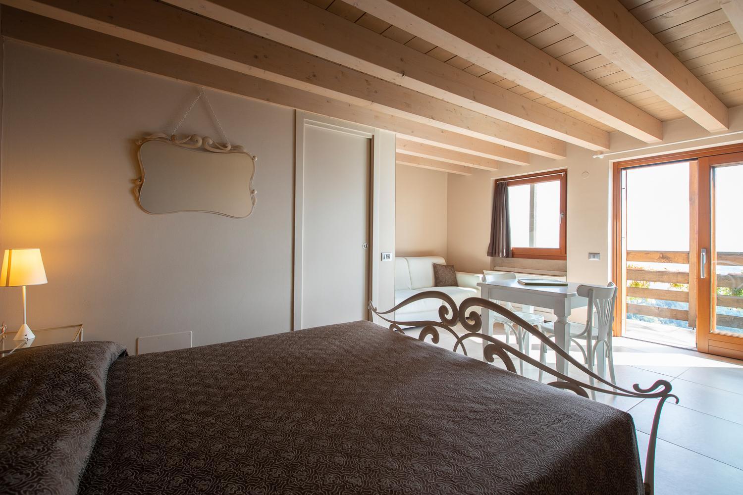 Triple Room with Balcony - Photo 10