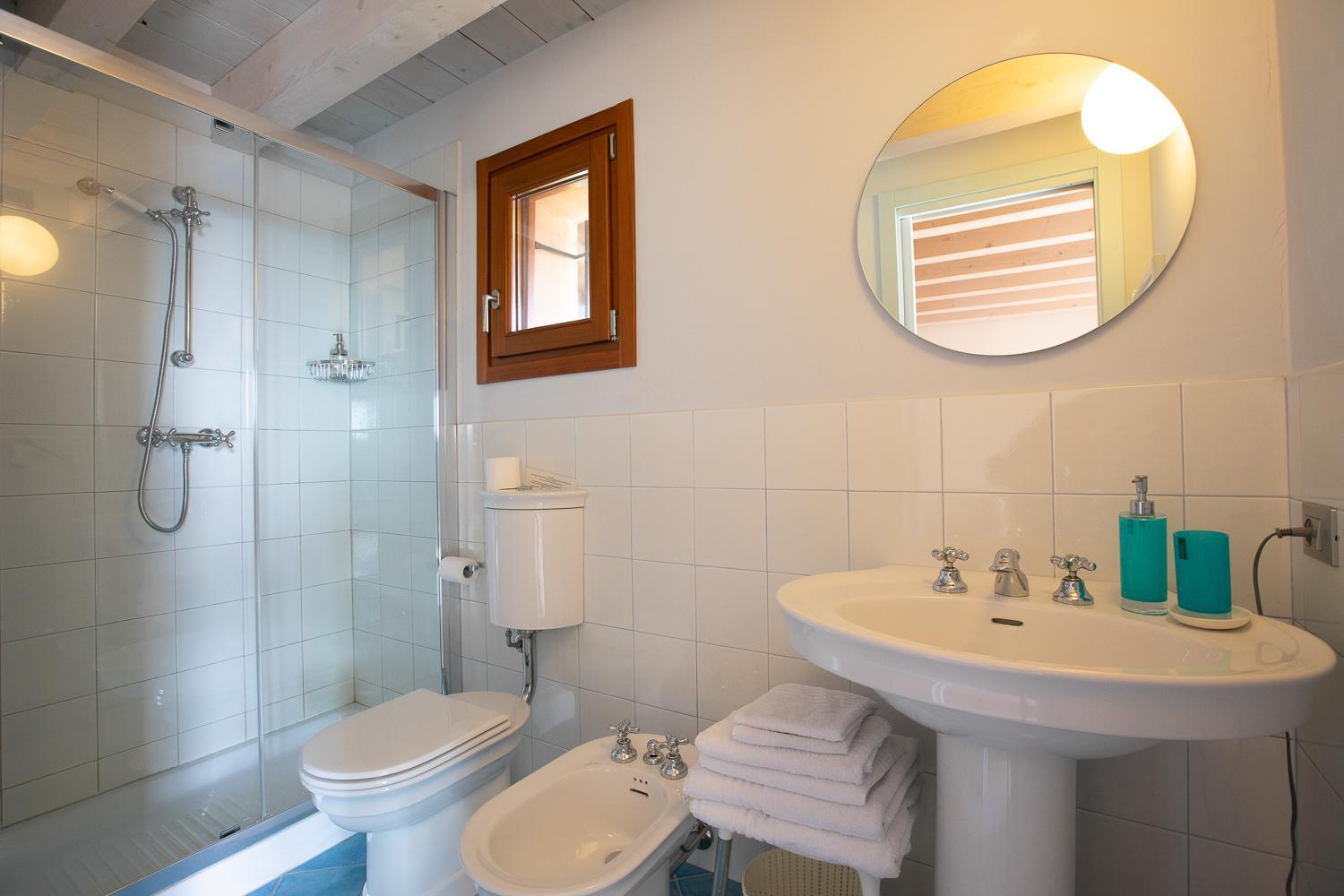 Triple Room with Balcony - Photo 12