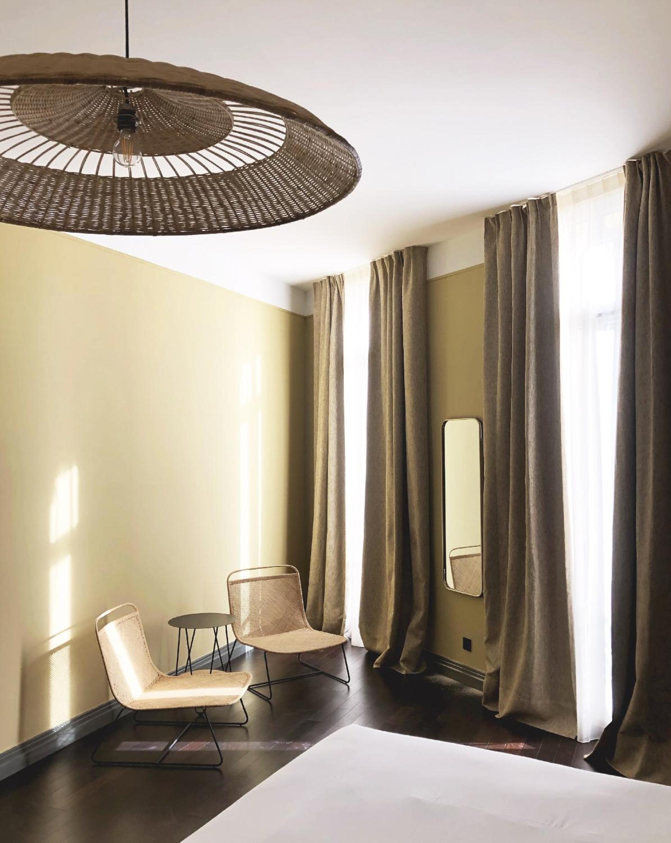 Deluxe Double Room thumbnail 5