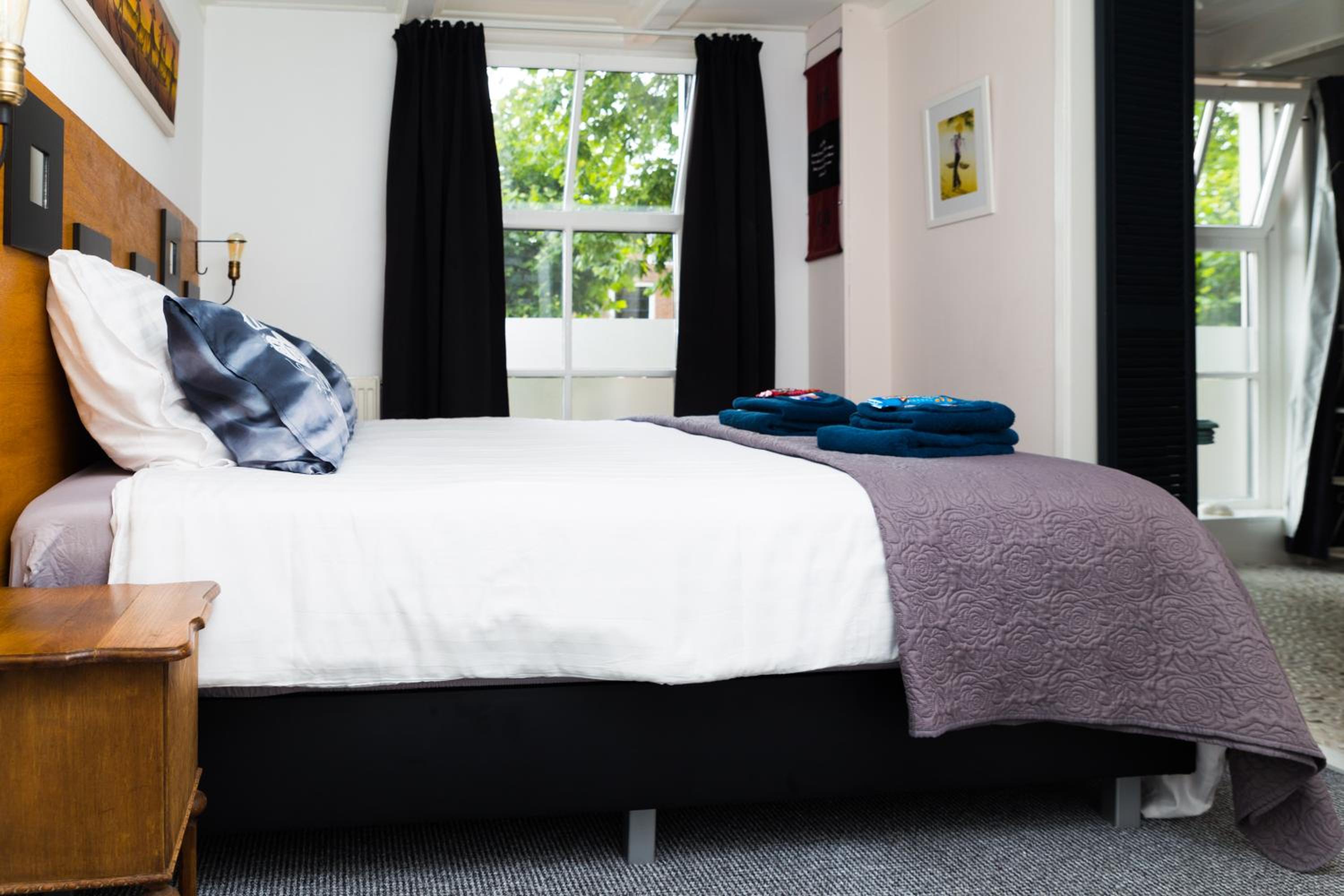 Deluxe King Room - Photo 3