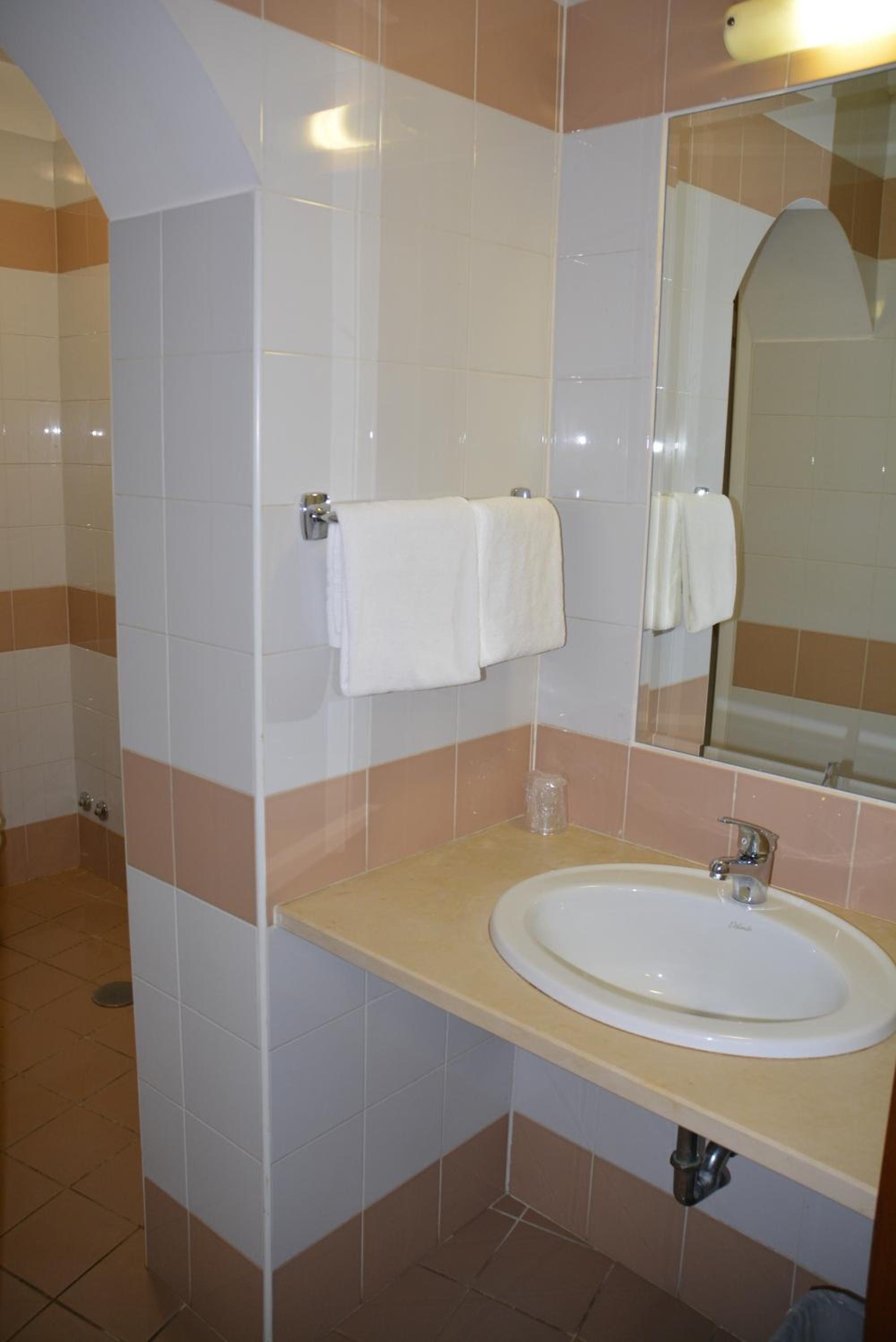 Budget Double Room photo 3