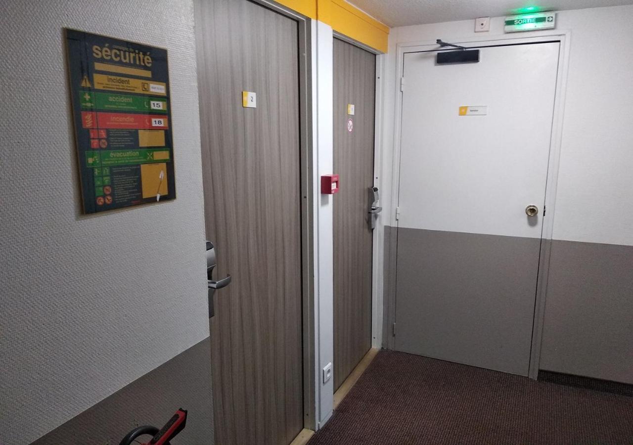 Triple Room (1 Double Bed + 1 Single Bed) photo 2