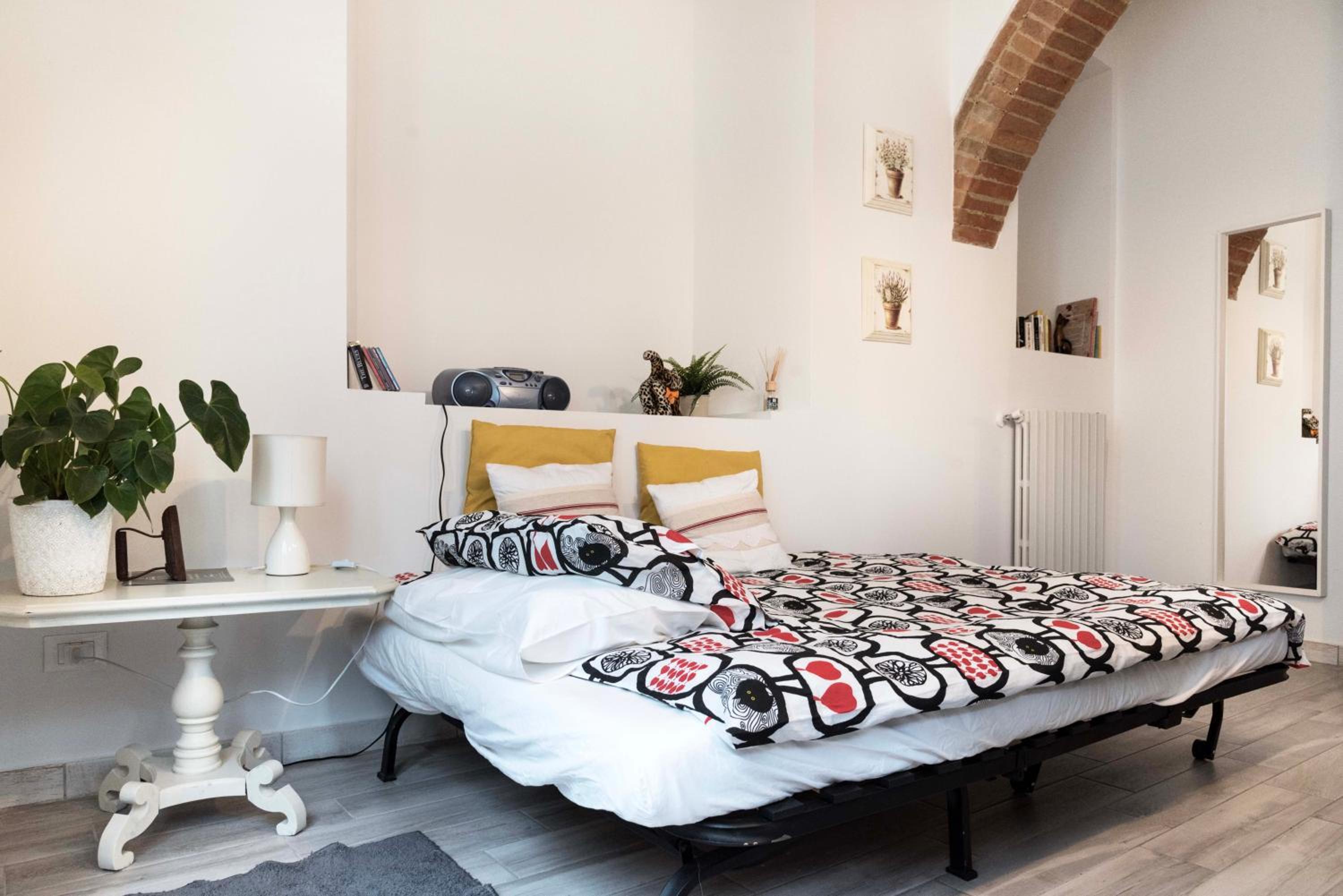 One-Bedroom Apartment - Photo 9