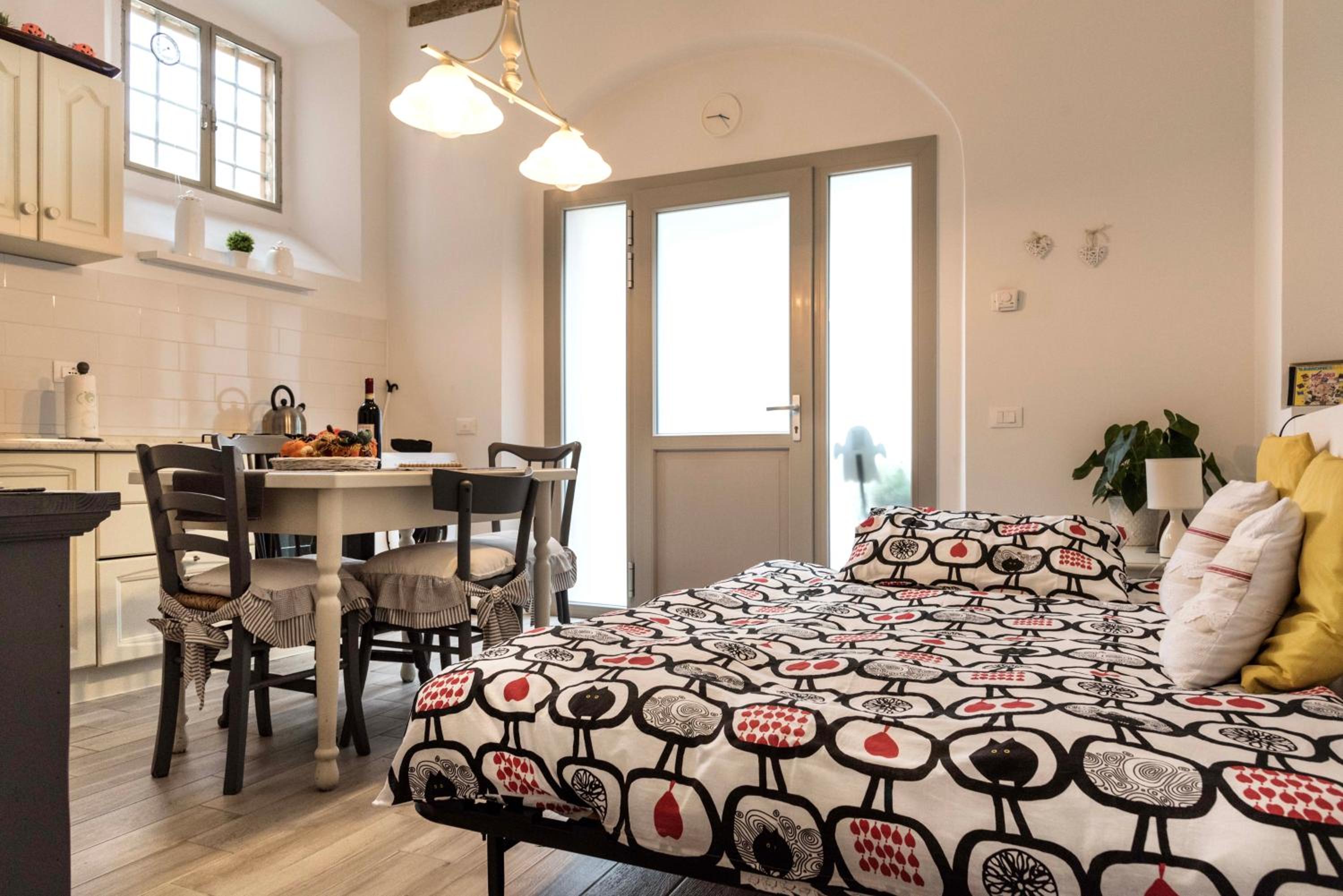 One-Bedroom Apartment - Photo 8
