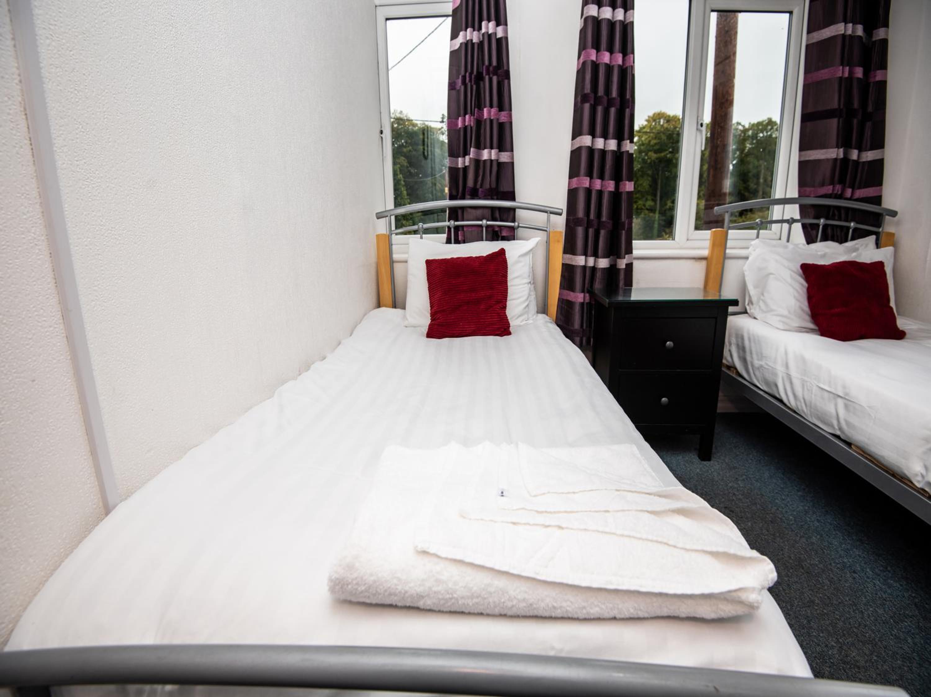 Standard Twin Room with Shared Bathroom, photo 7
