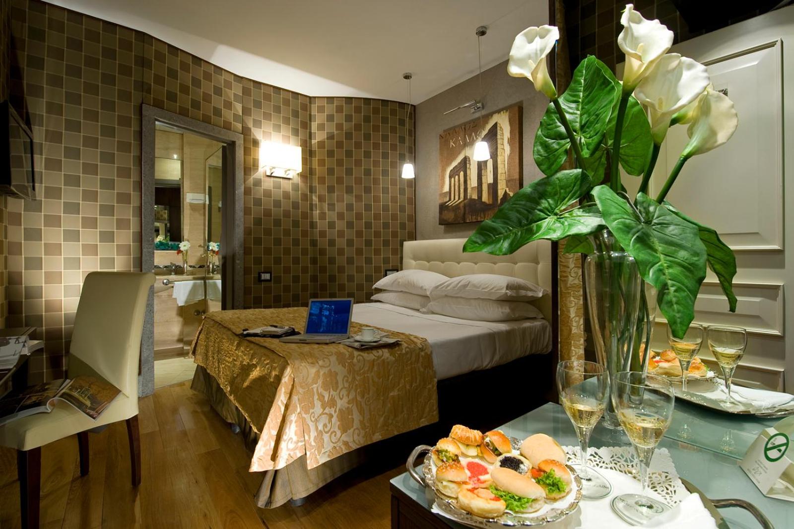 Small Double or Twin Room photo 1
