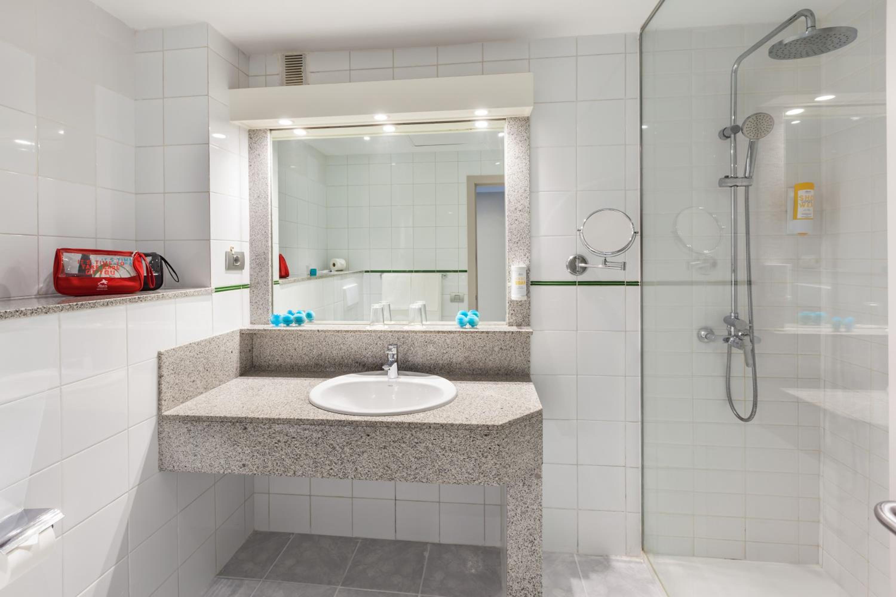 Double Deluxe View (Adults Only 18+)  - Photo 2