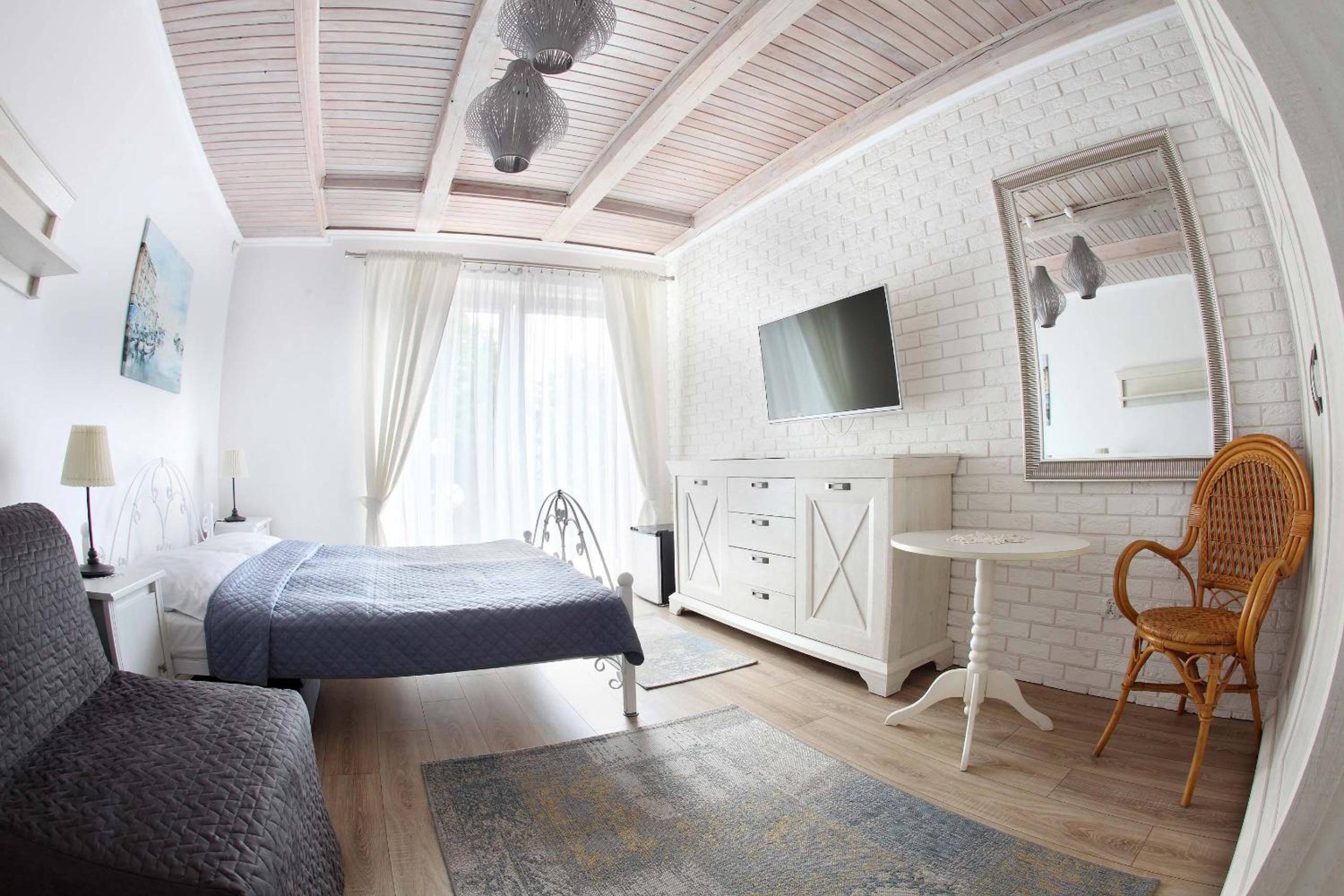 Deluxe Double Room (2 Adults + 1 Child) photo 1