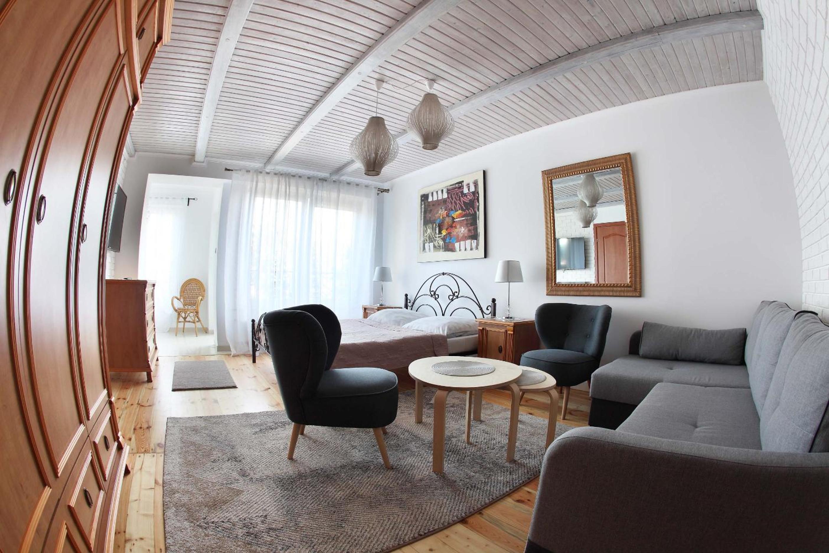 Quadruple Room with Balcony - Photo 5