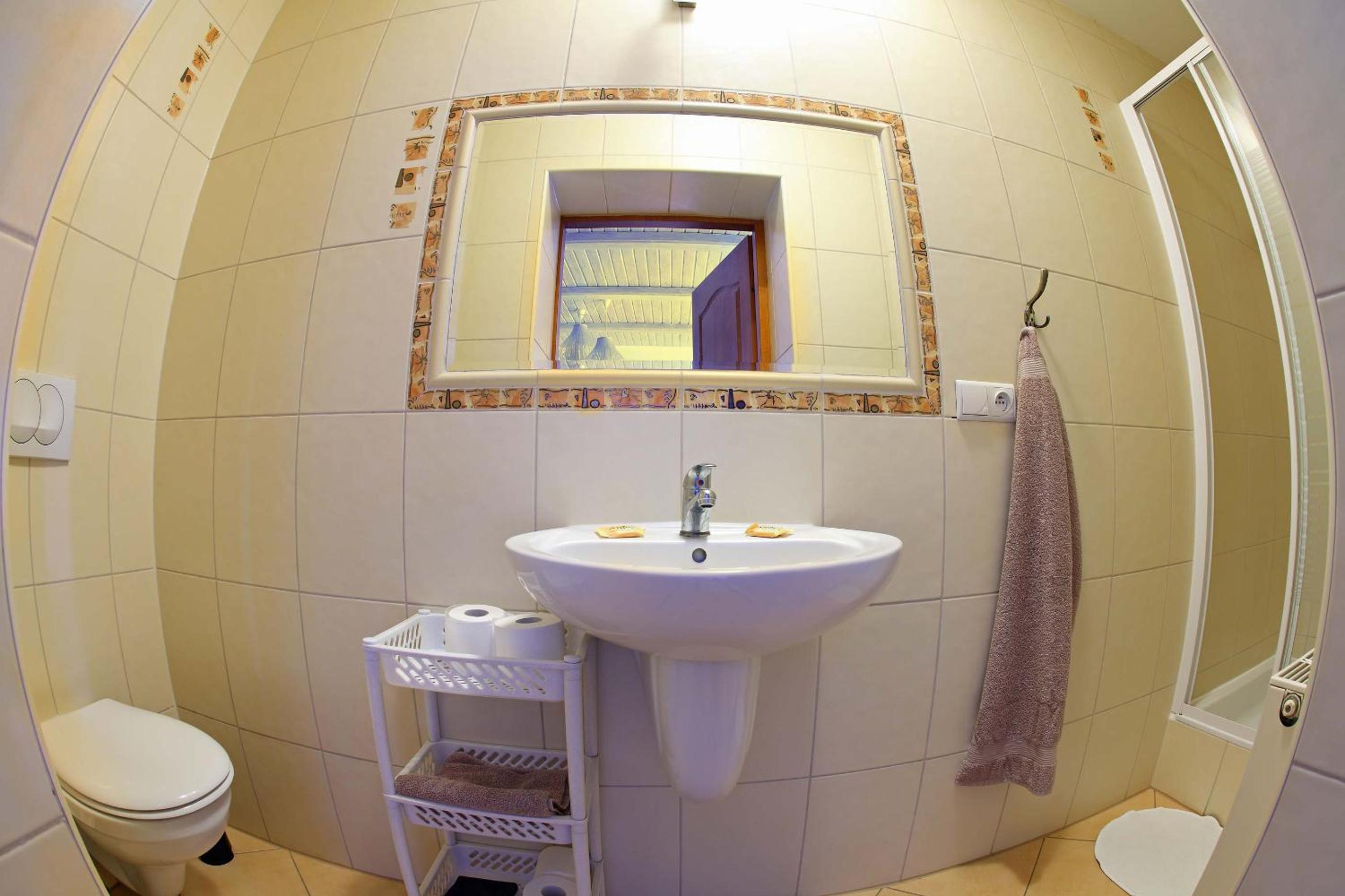Quadruple Room with Balcony - Photo 4