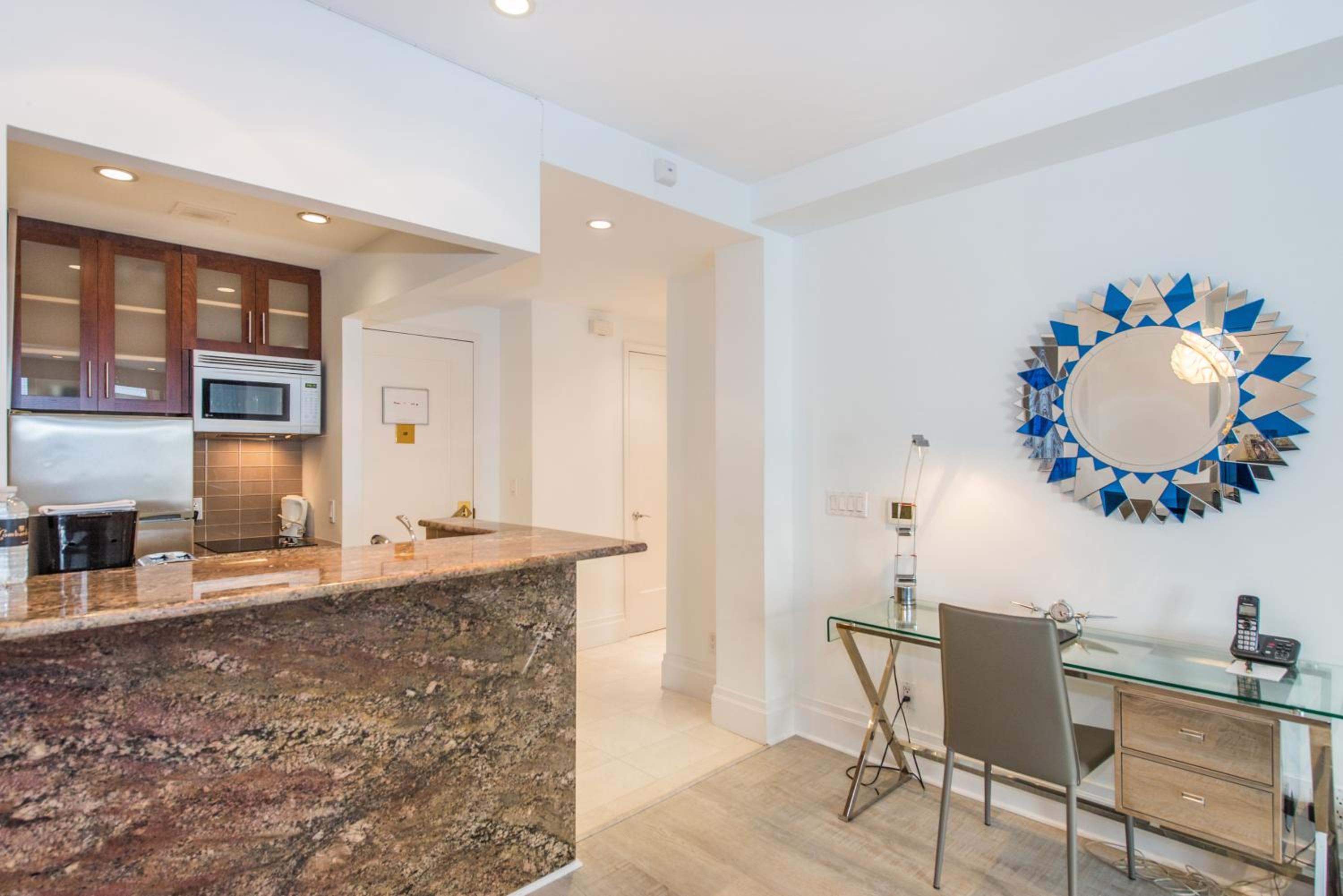Manhattan Suites photo 2