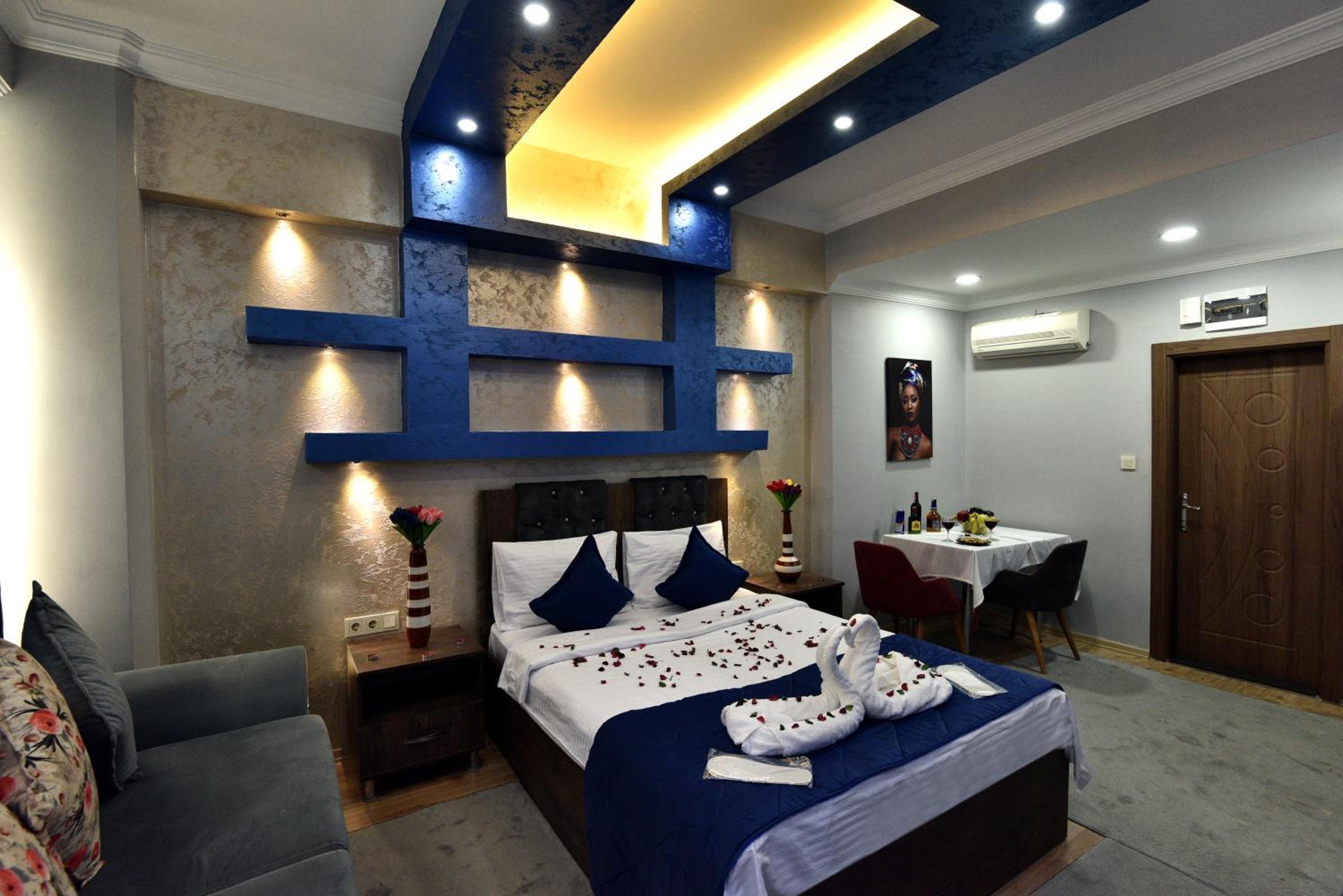 Deluxe Double Room (2 Adults + 1 Child) photo 2