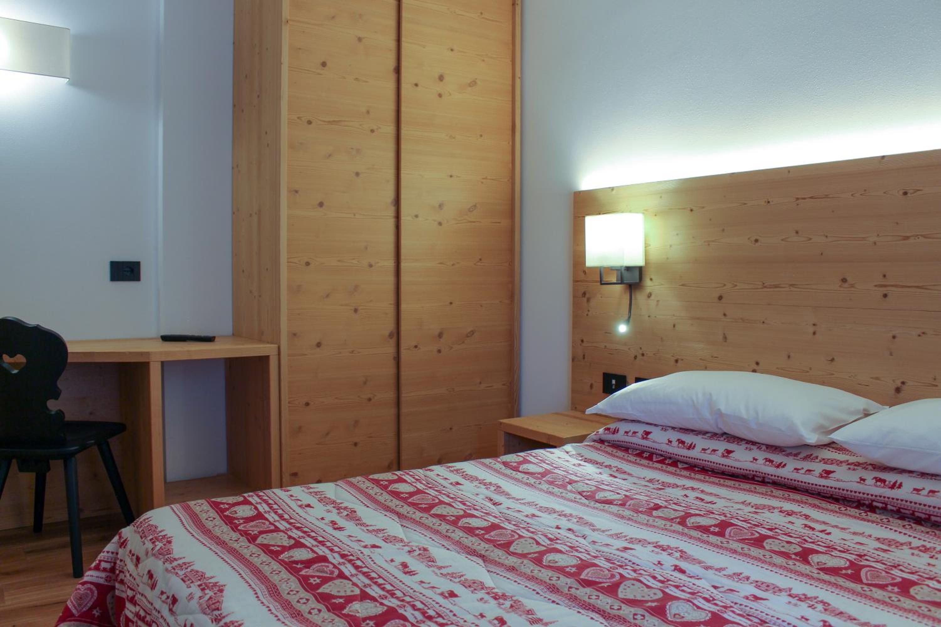 Classic Double or Twin Room - Photo 7