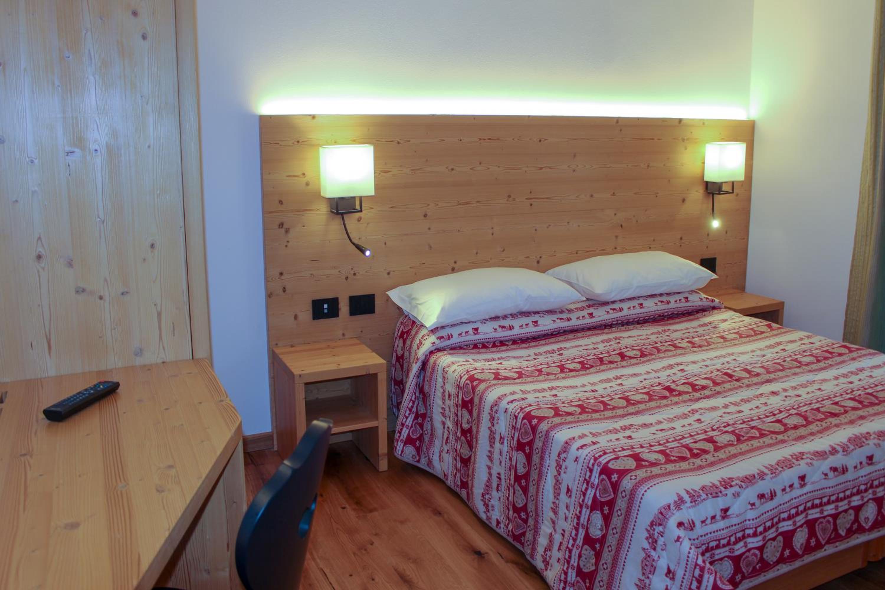 Classic Double or Twin Room - Photo 8