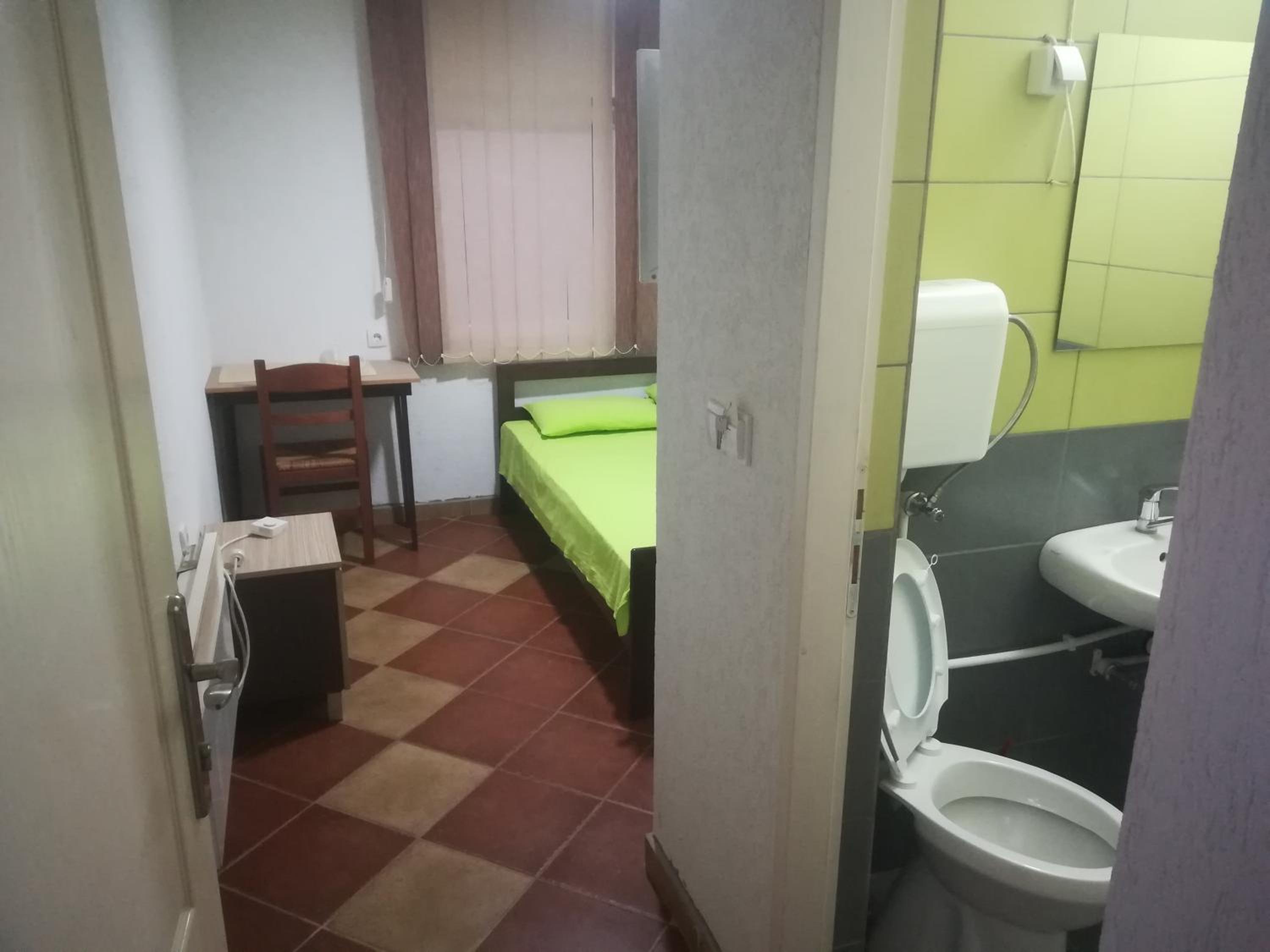 Deluxe Double Room with Shower photo 3