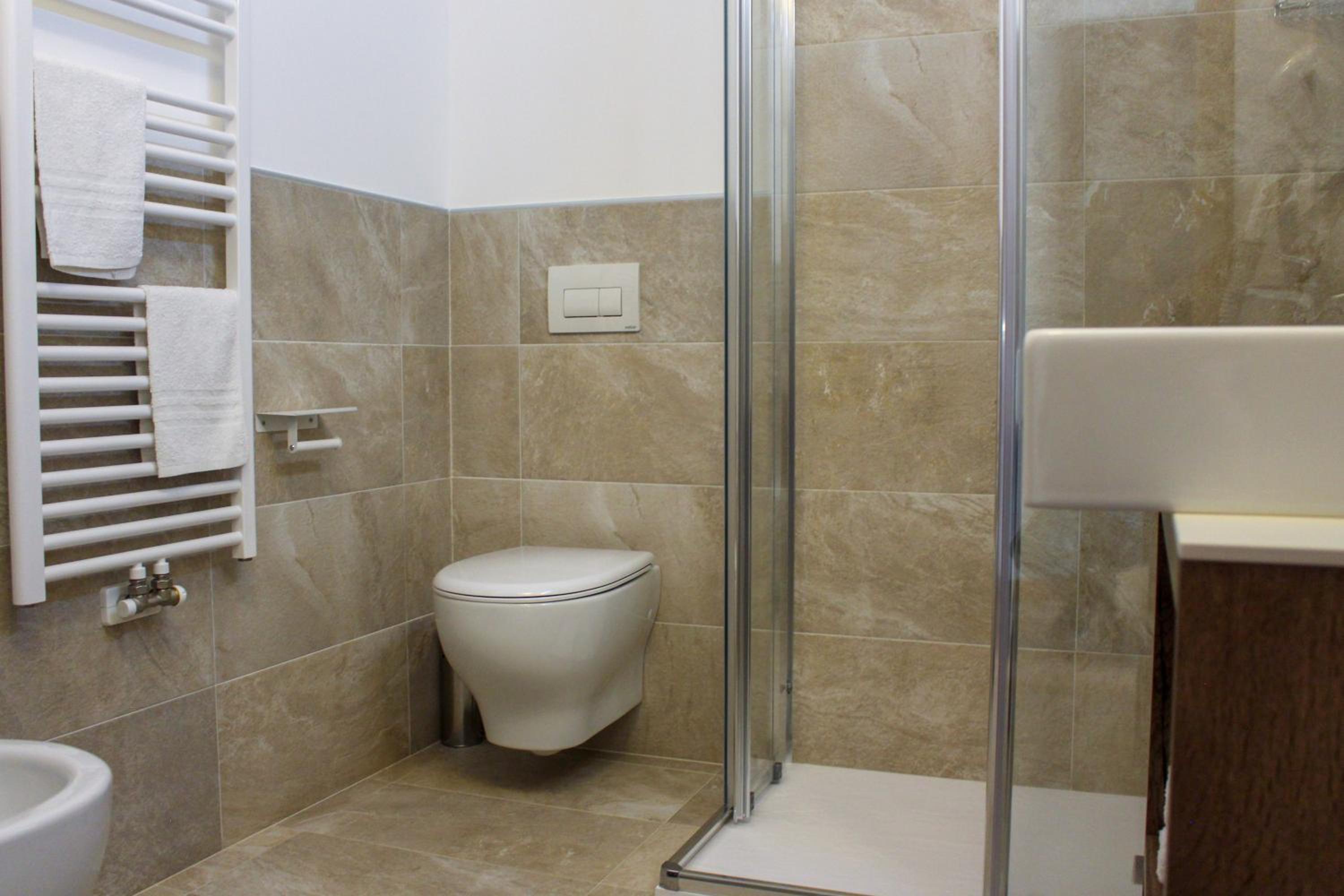 Classic Double or Twin Room - Photo 10