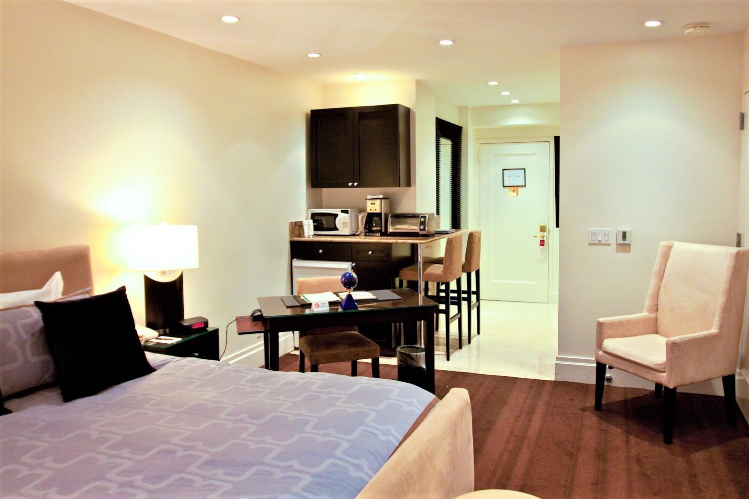 Standard King Room photo 1