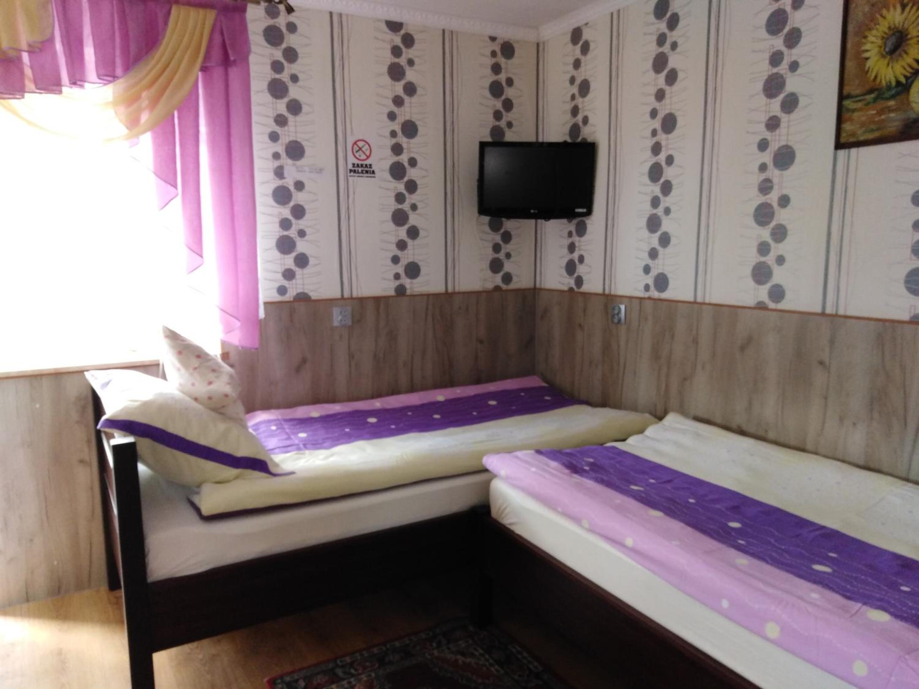 Twin Room with Private Bathroom - Photo 1