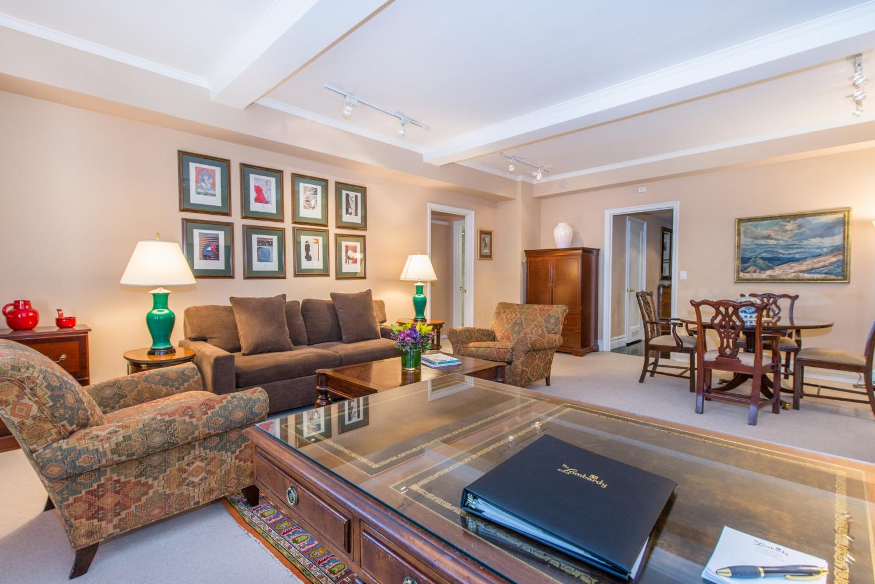 One-Bedroom Suite with Two Queen Beds photo 3