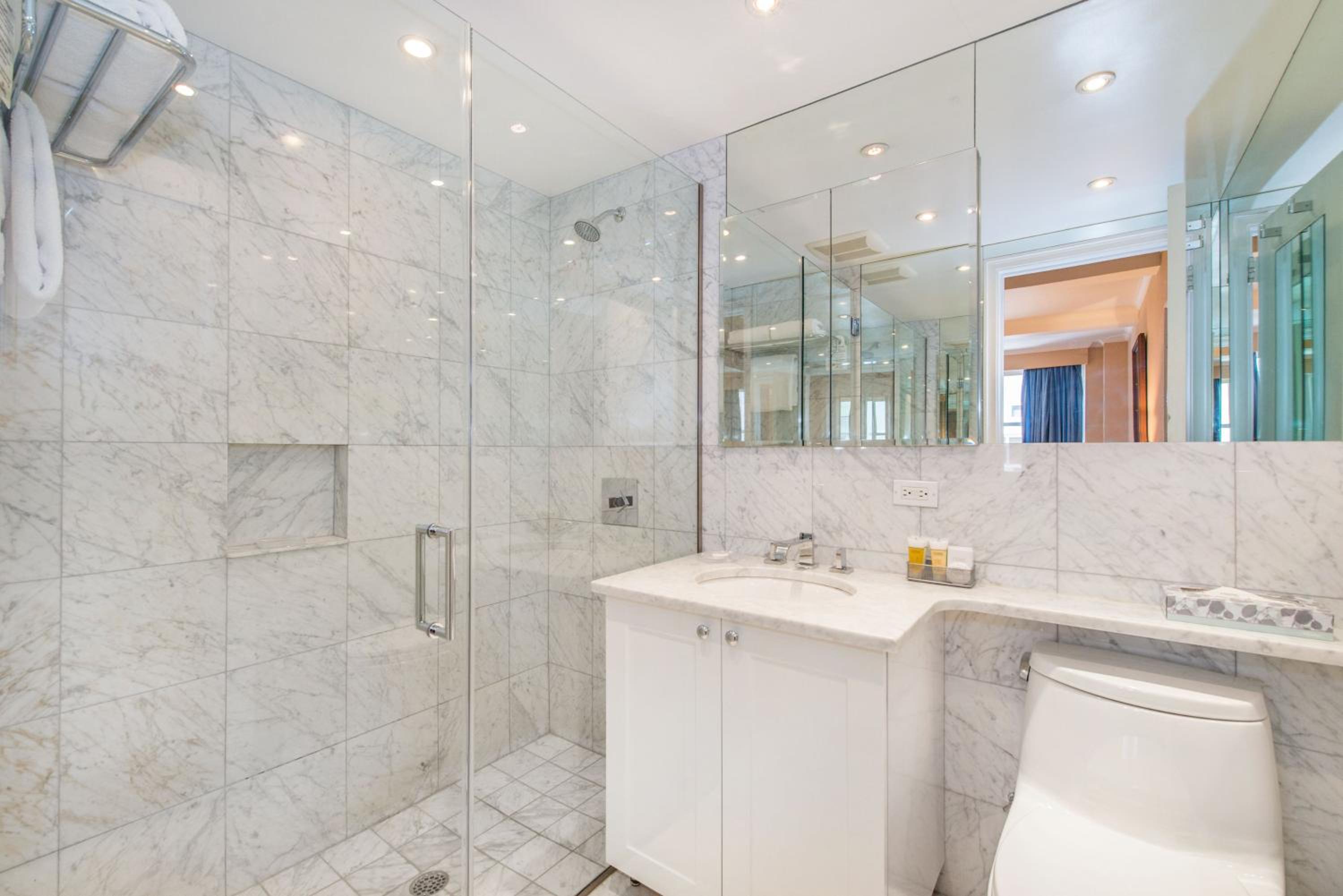 One-Bedroom Suite with Two Queen Beds photo 2