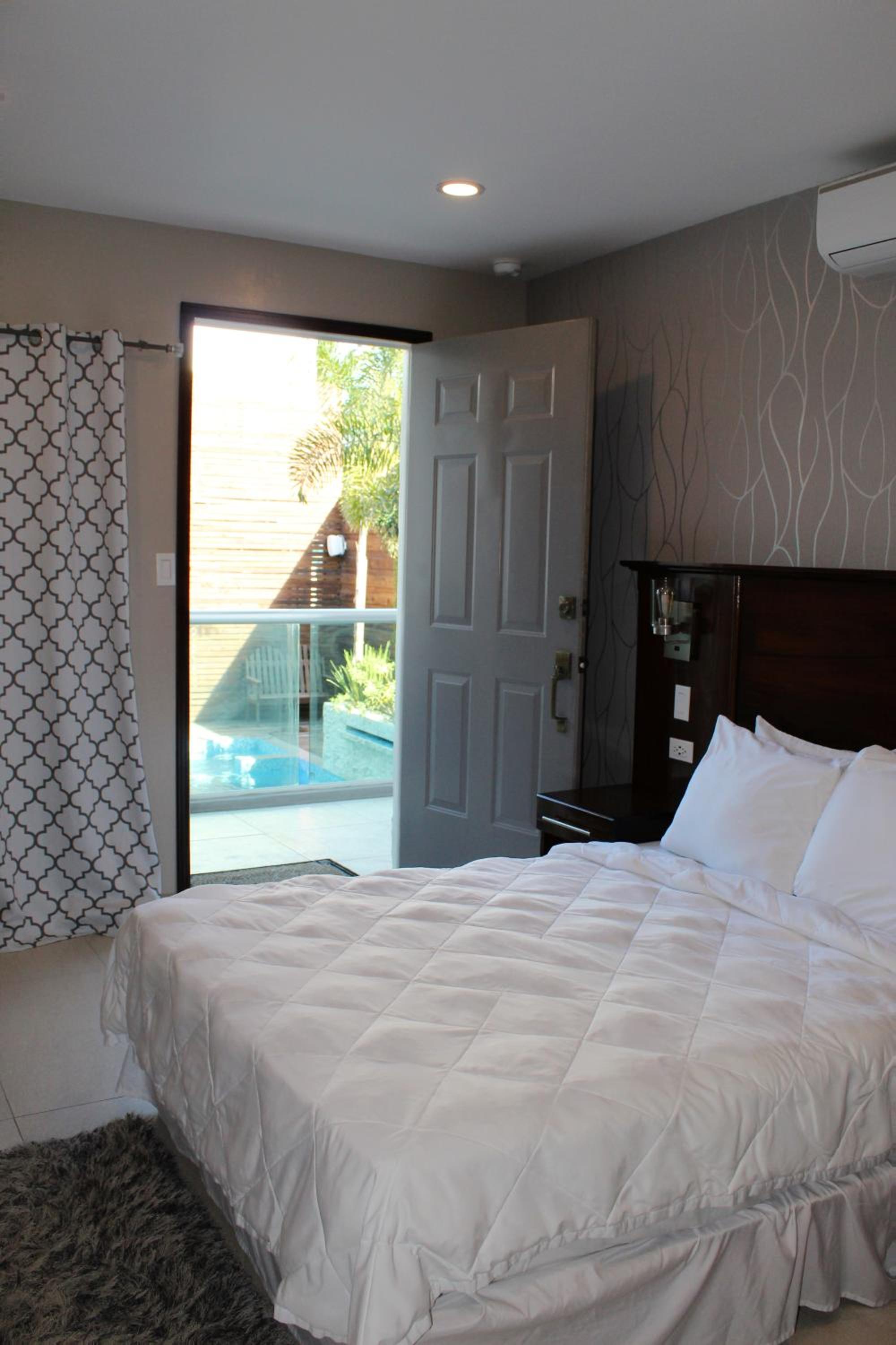 Double Room with Pool View photo 3