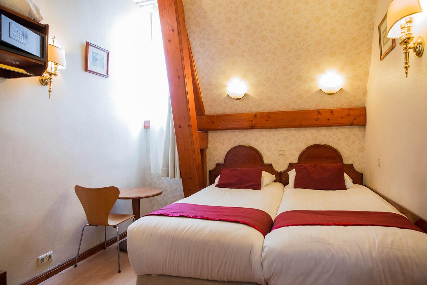 Twin Room (shared bathroom)  photo 3