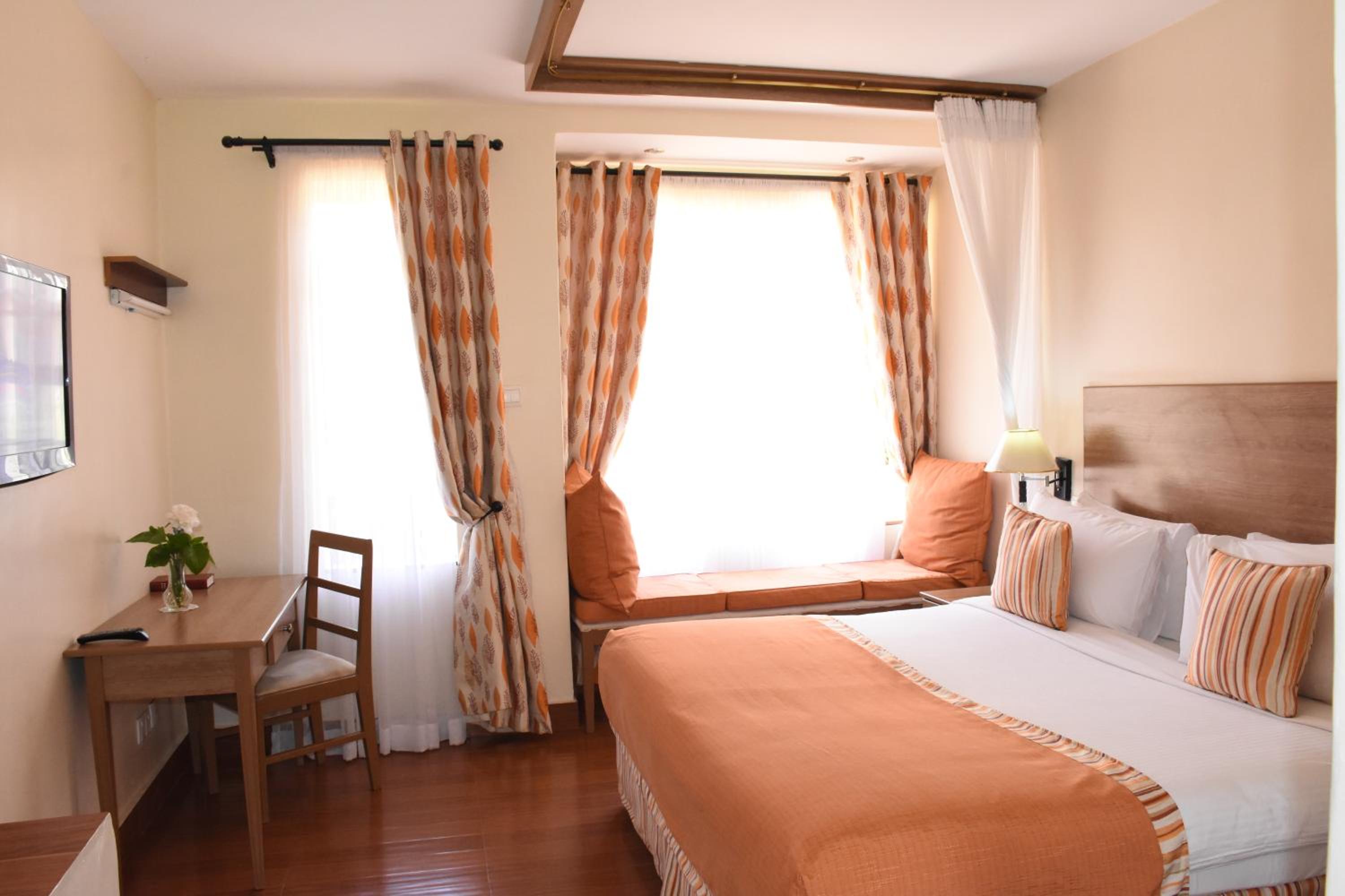 Deluxe Double Room - Photo 21