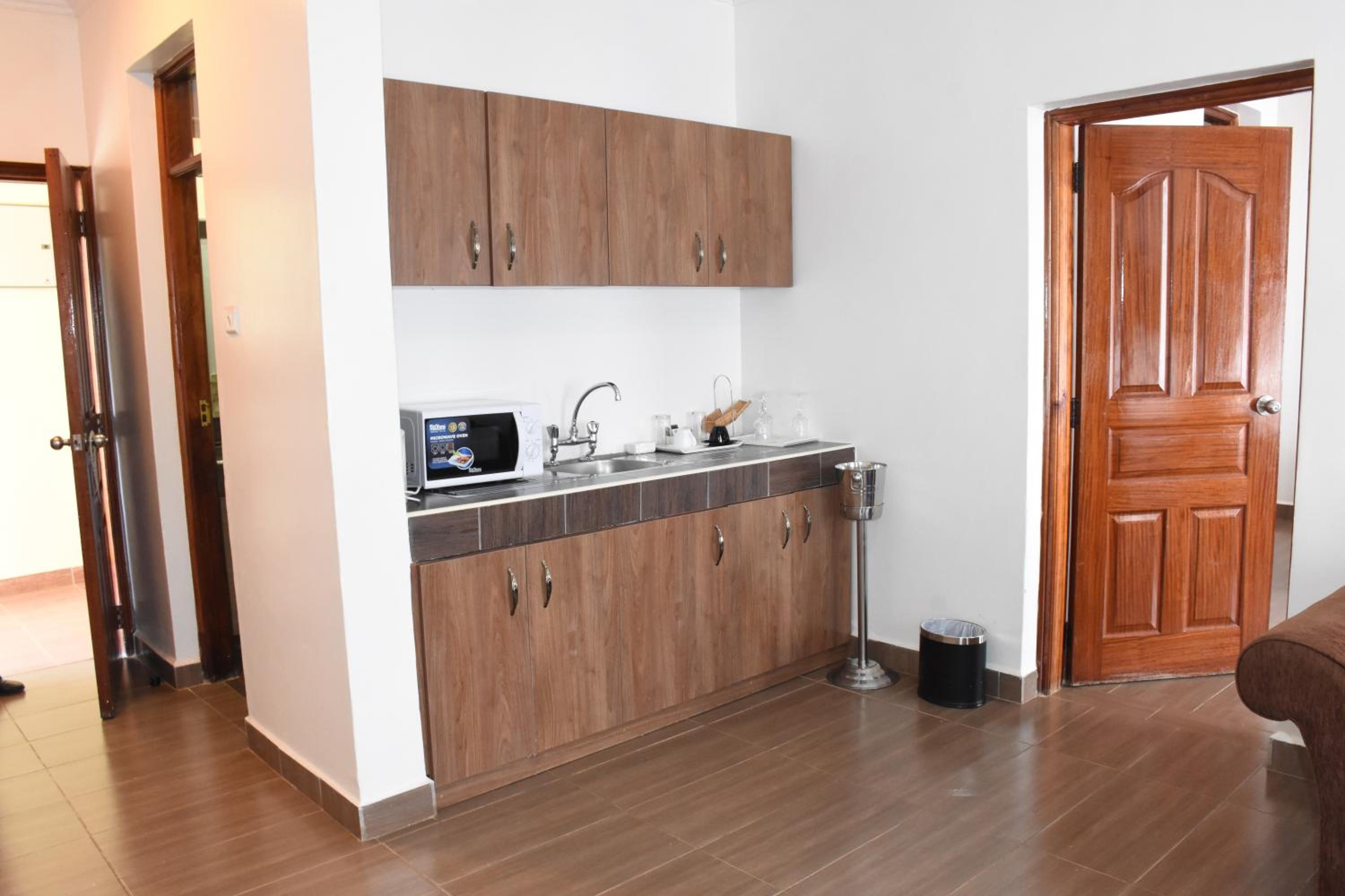 Superior Suite - Photo 4