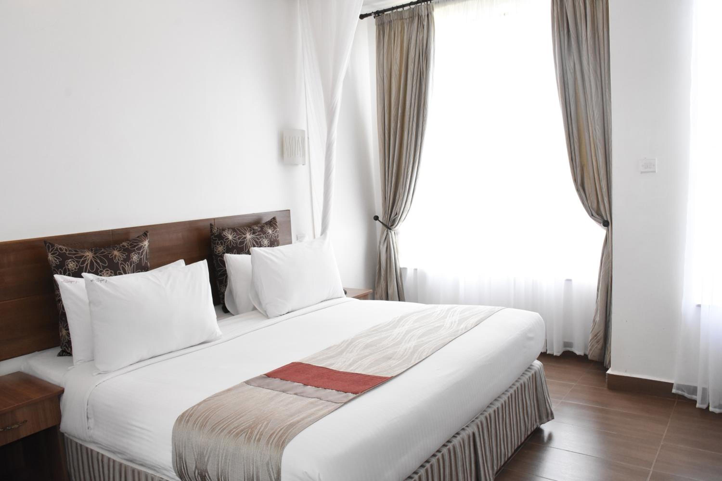 Deluxe Double Room - Photo 12
