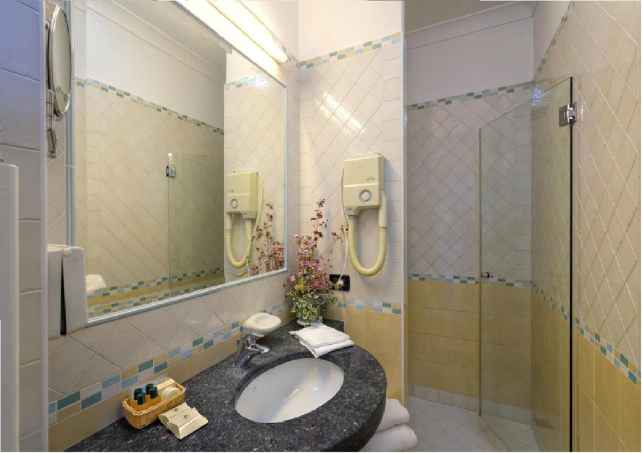 Classic Double Room with Garden View - Photo 5