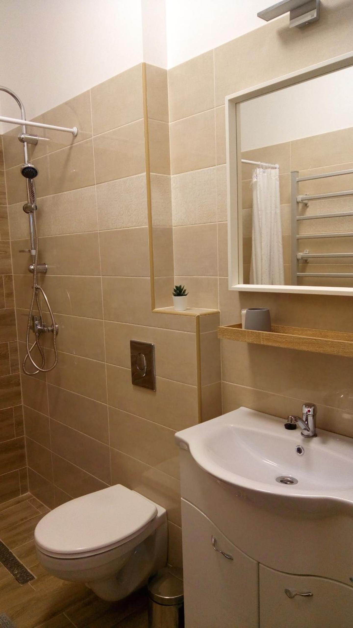 Studio Apartment - Photo 16