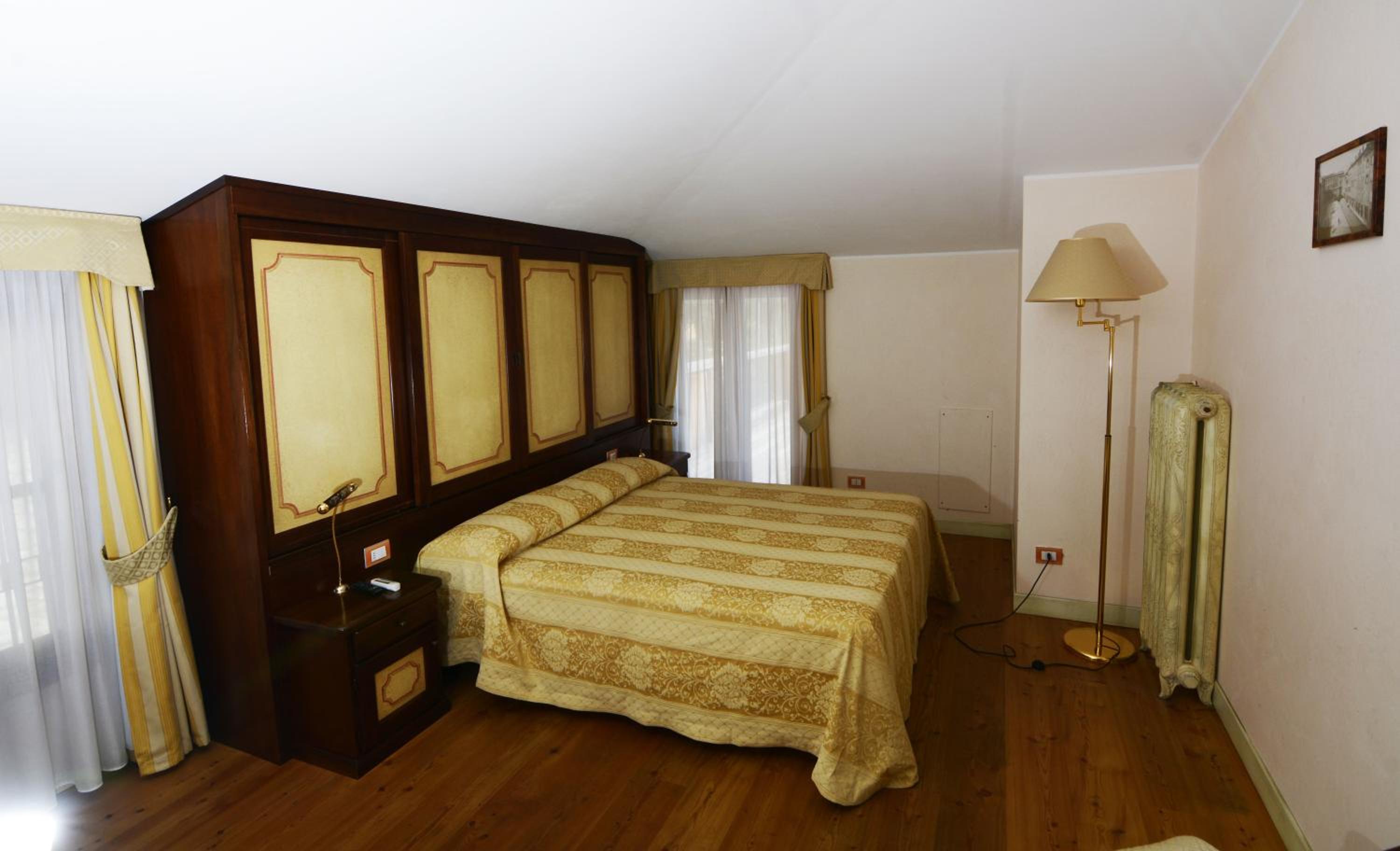 Double Room with Lake View - Photo 17