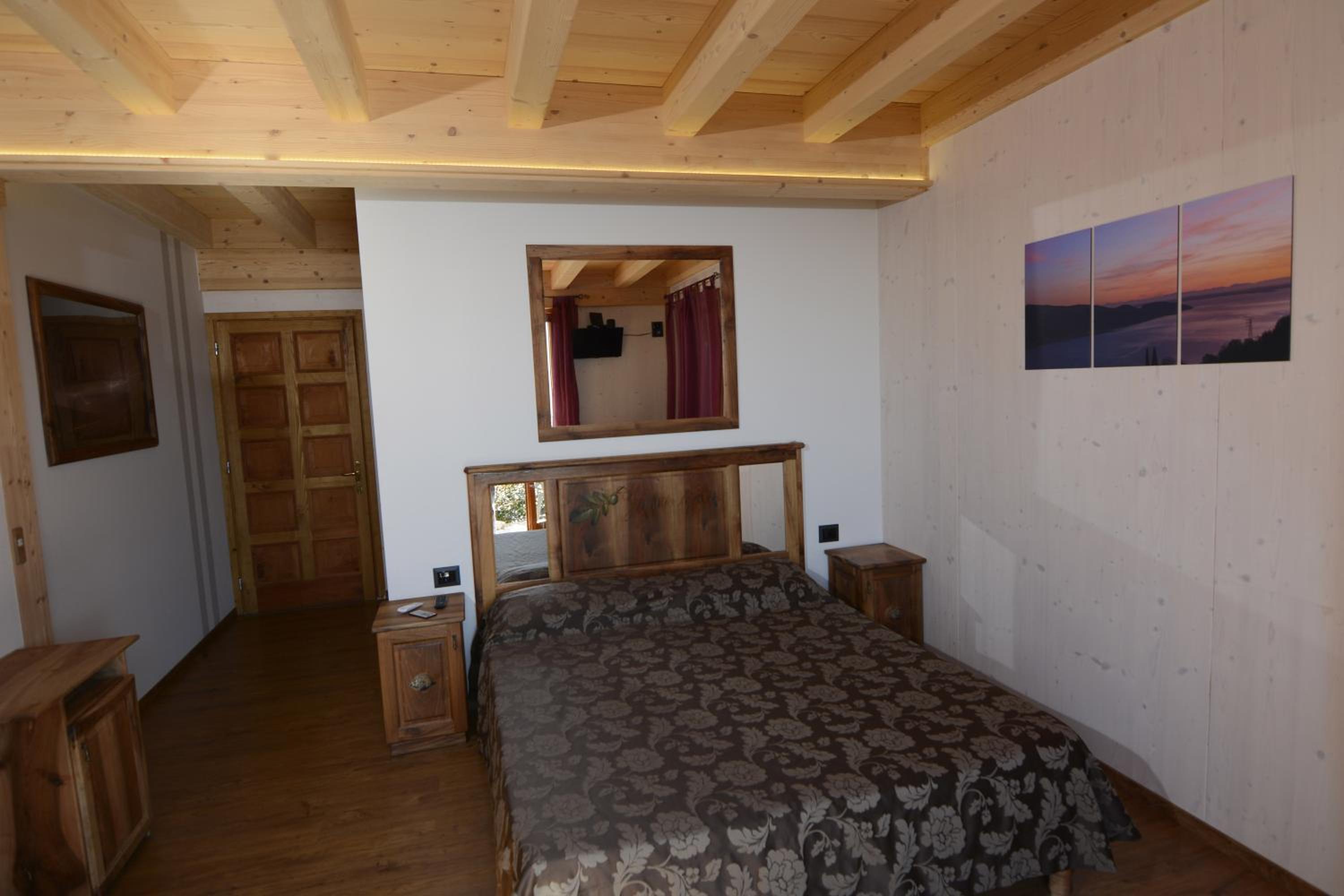 Double Room with Lake View - Photo 15