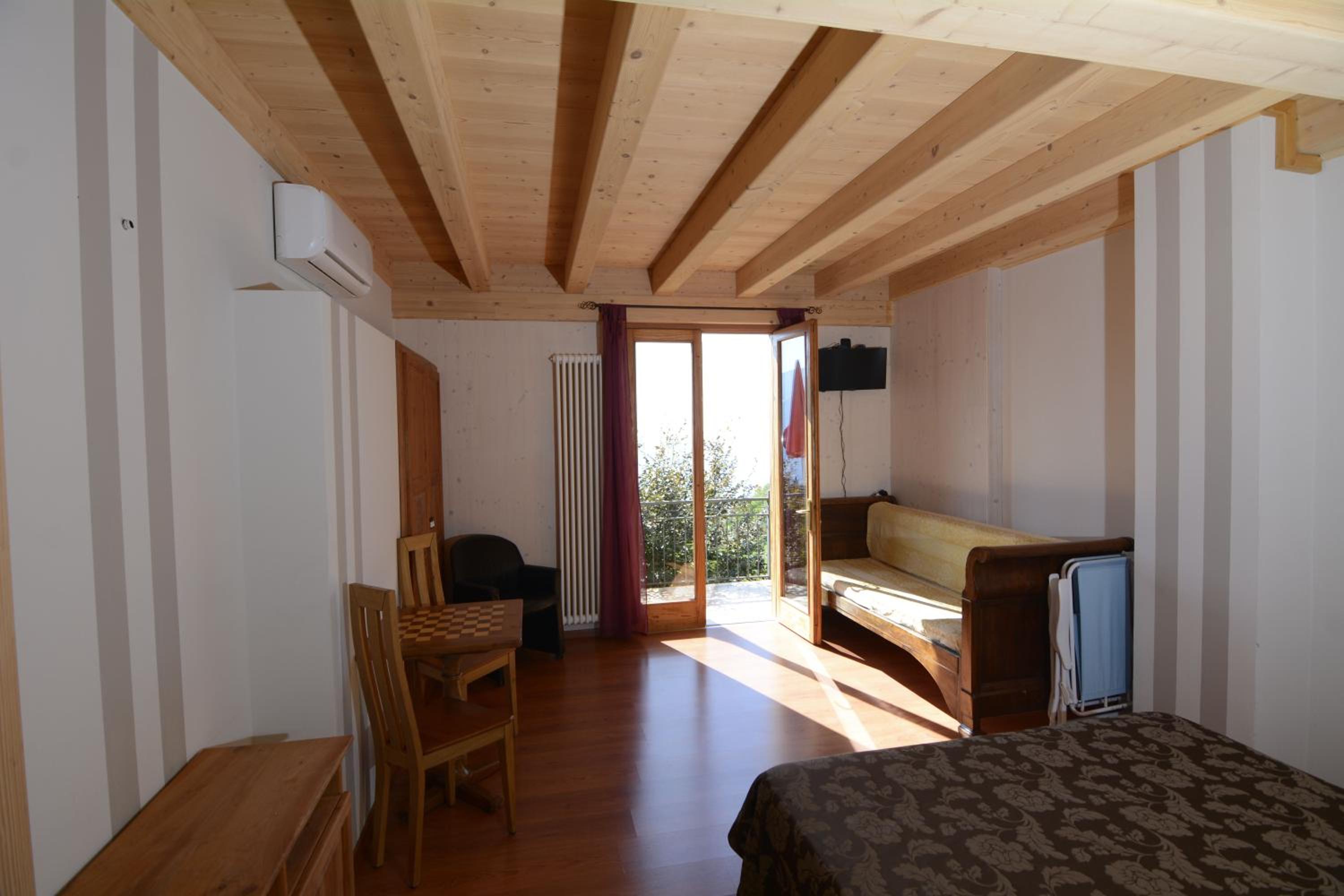 Double Room with Lake View - Photo 10