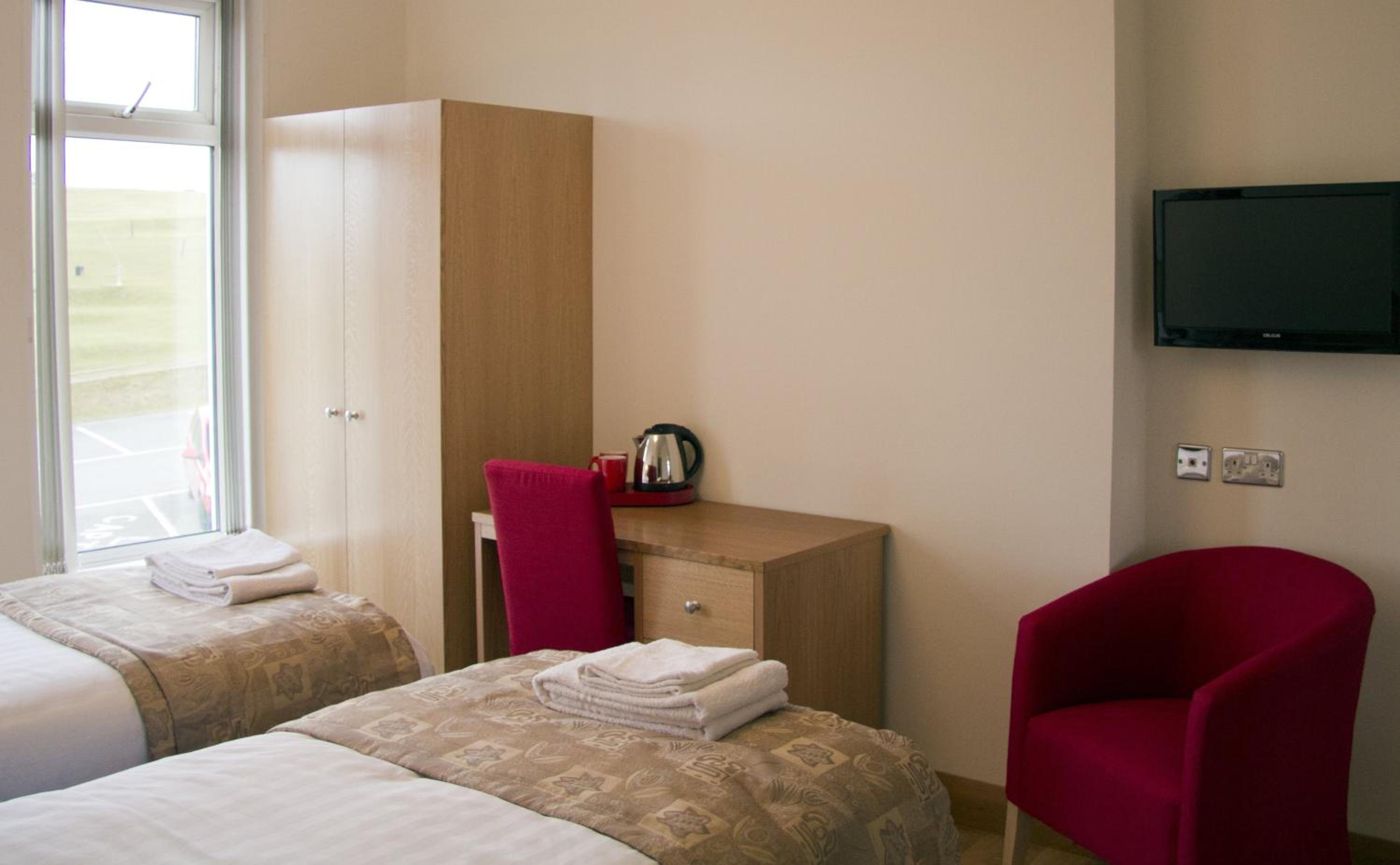 Twin Room with Bath photo 2