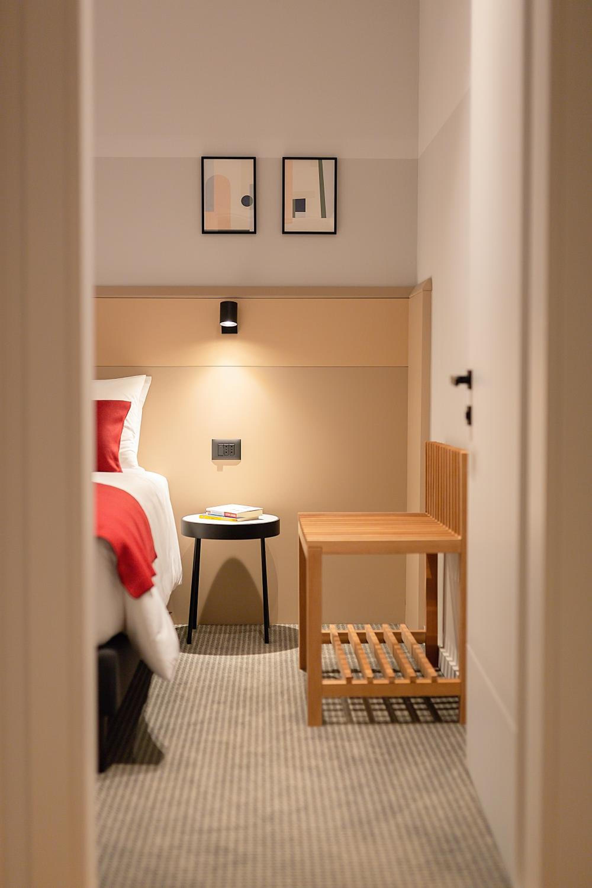 Classic One-Bedroom Apartment photo 2