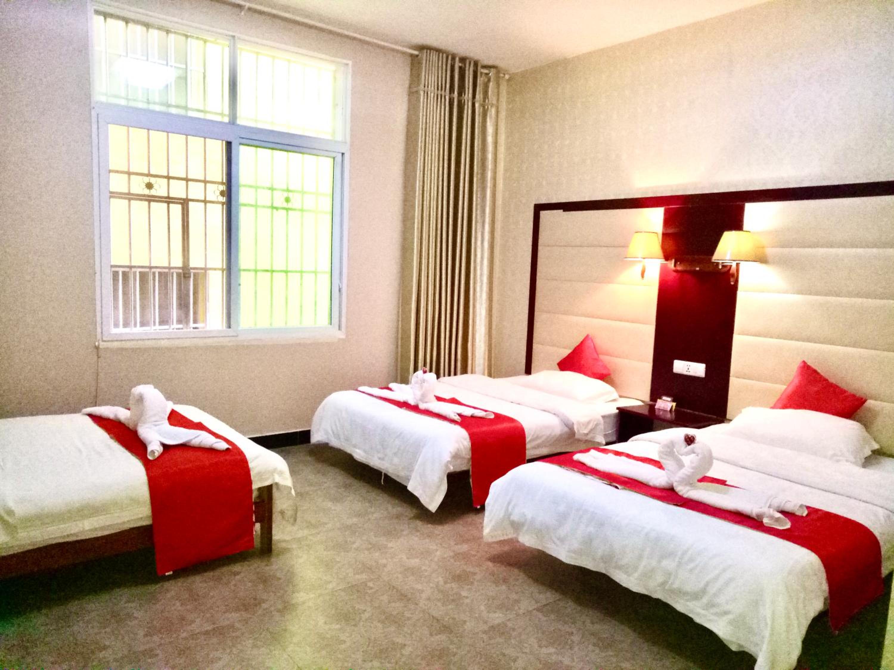 Economy Triple Room photo 3