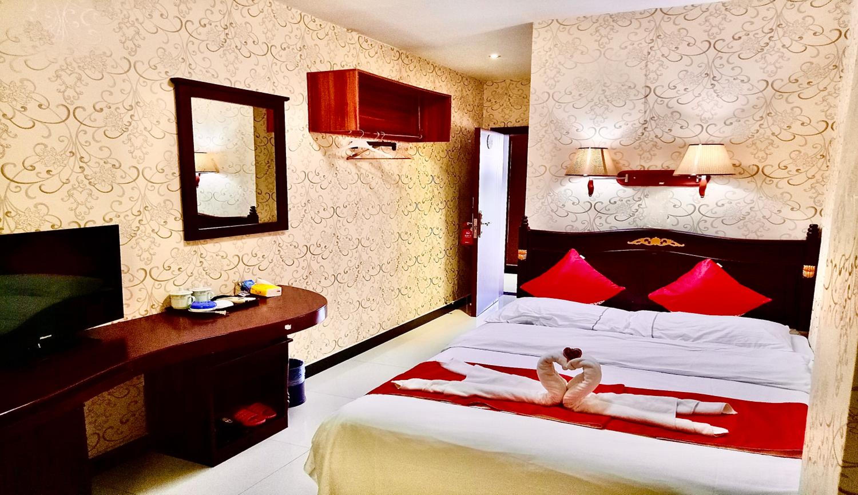 Queen Room photo 1