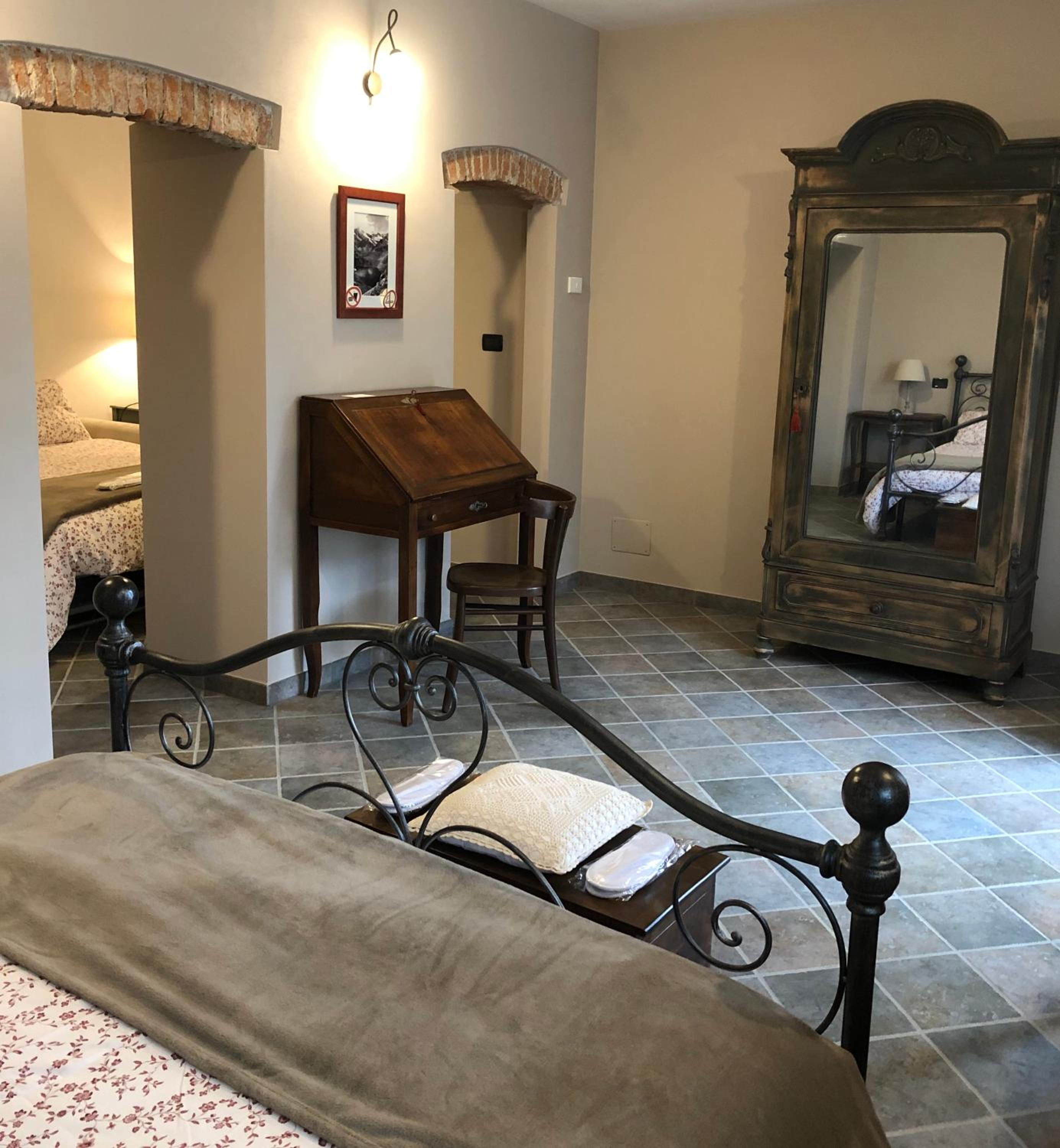 Double Room with Private Bathroom - Photo 8