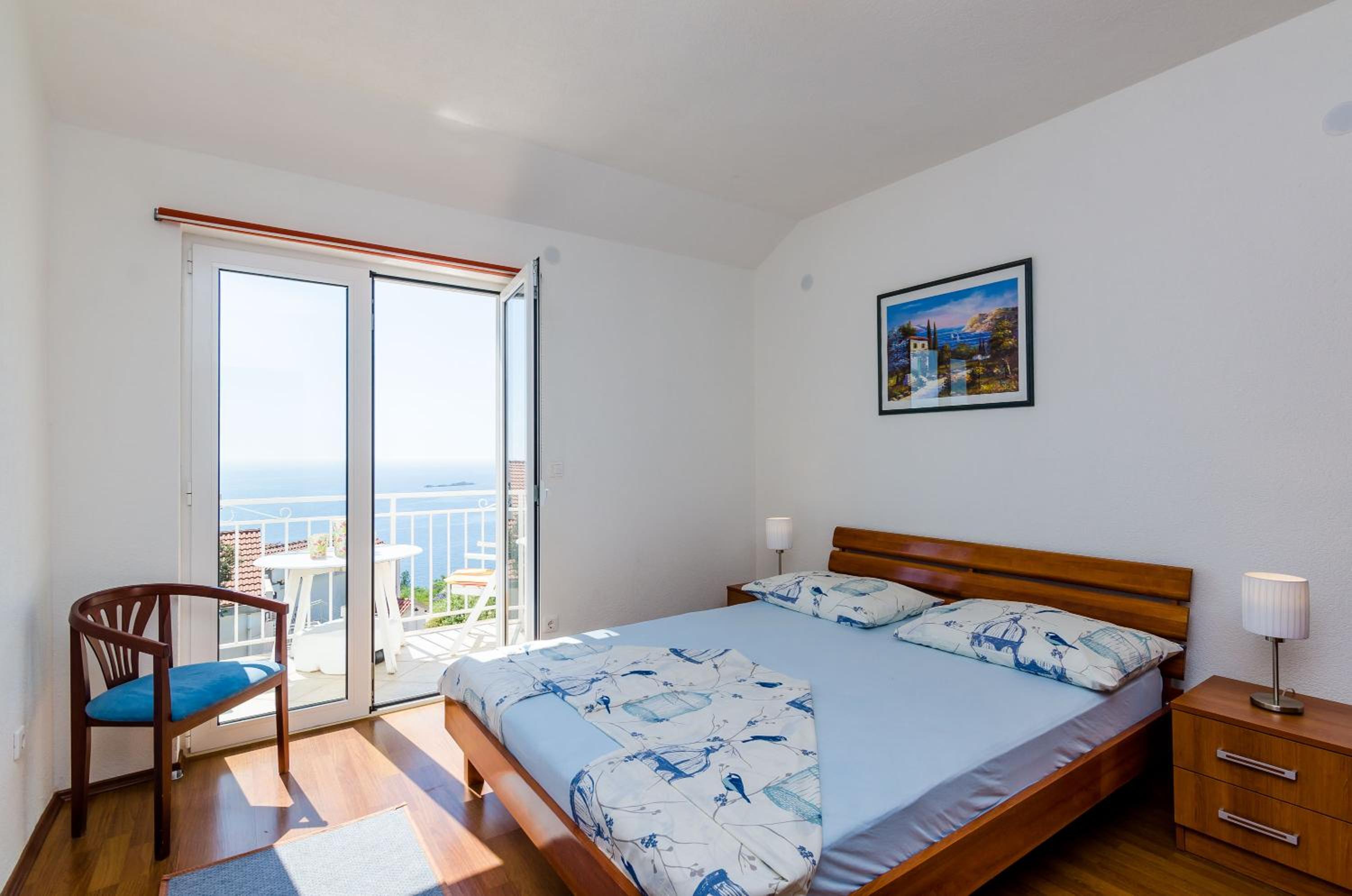 Apartment with Balcony photo 3