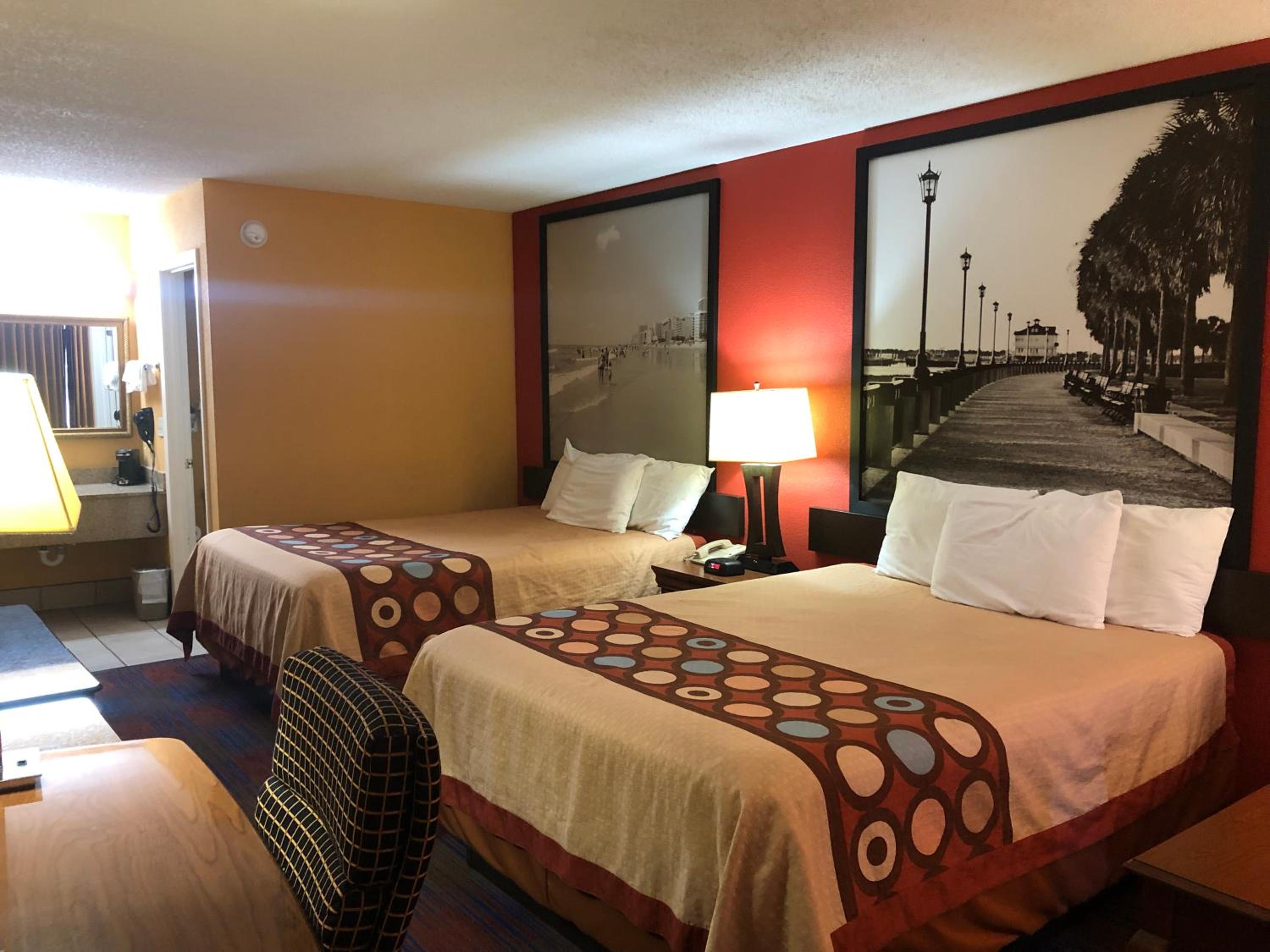Queen Room with Two Queen Beds - Non-Smoking - Photo 1