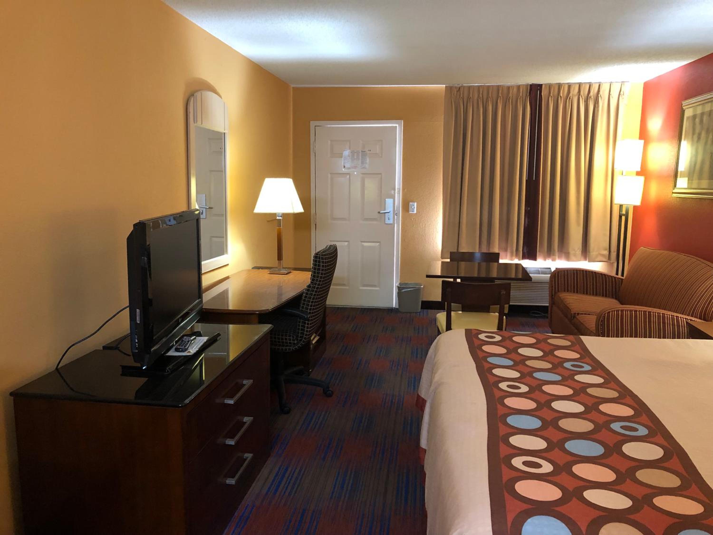 King Room - Non-Smoking - Photo 2