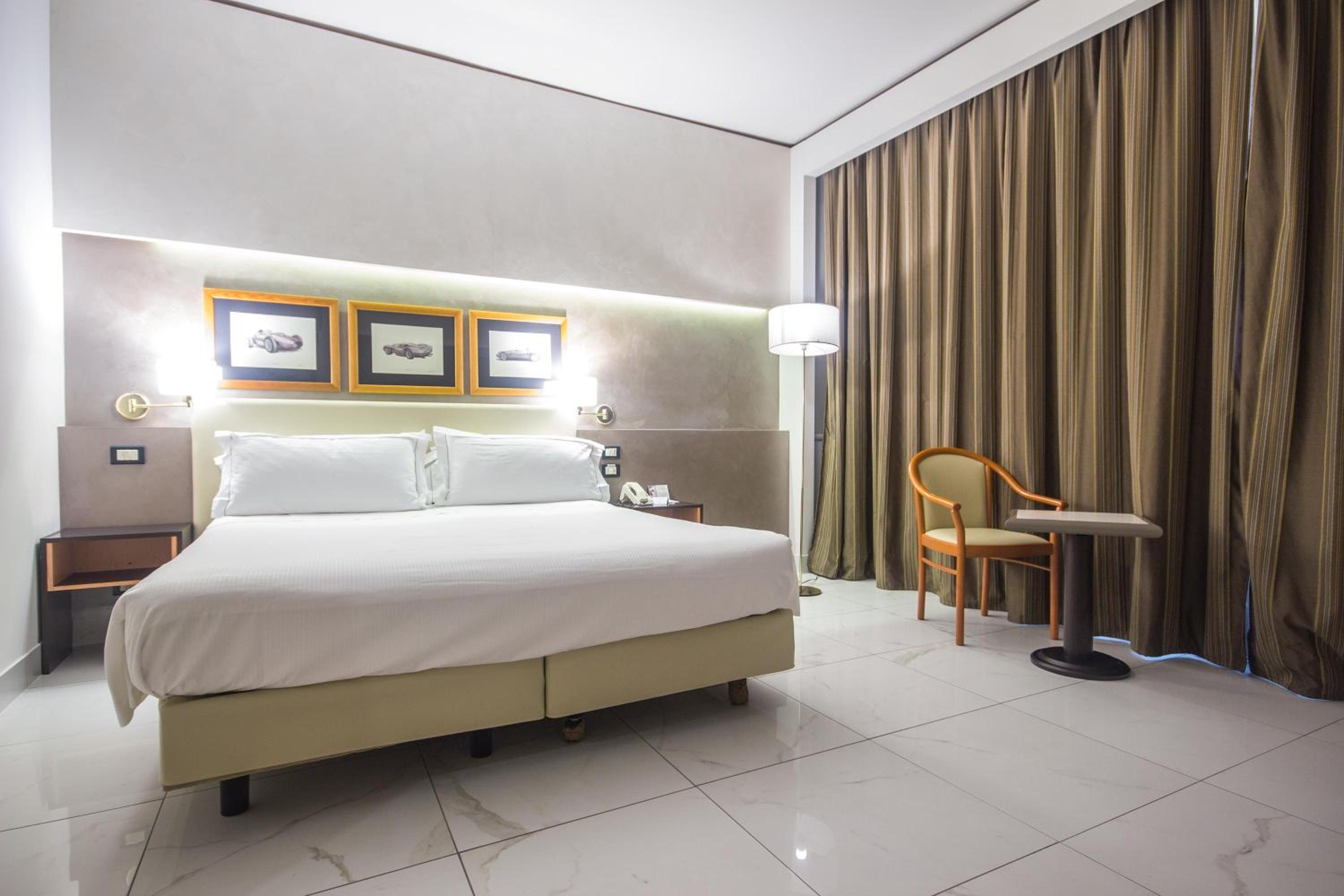 Comfort Queen Room - Non-Smoking  - Photo 12