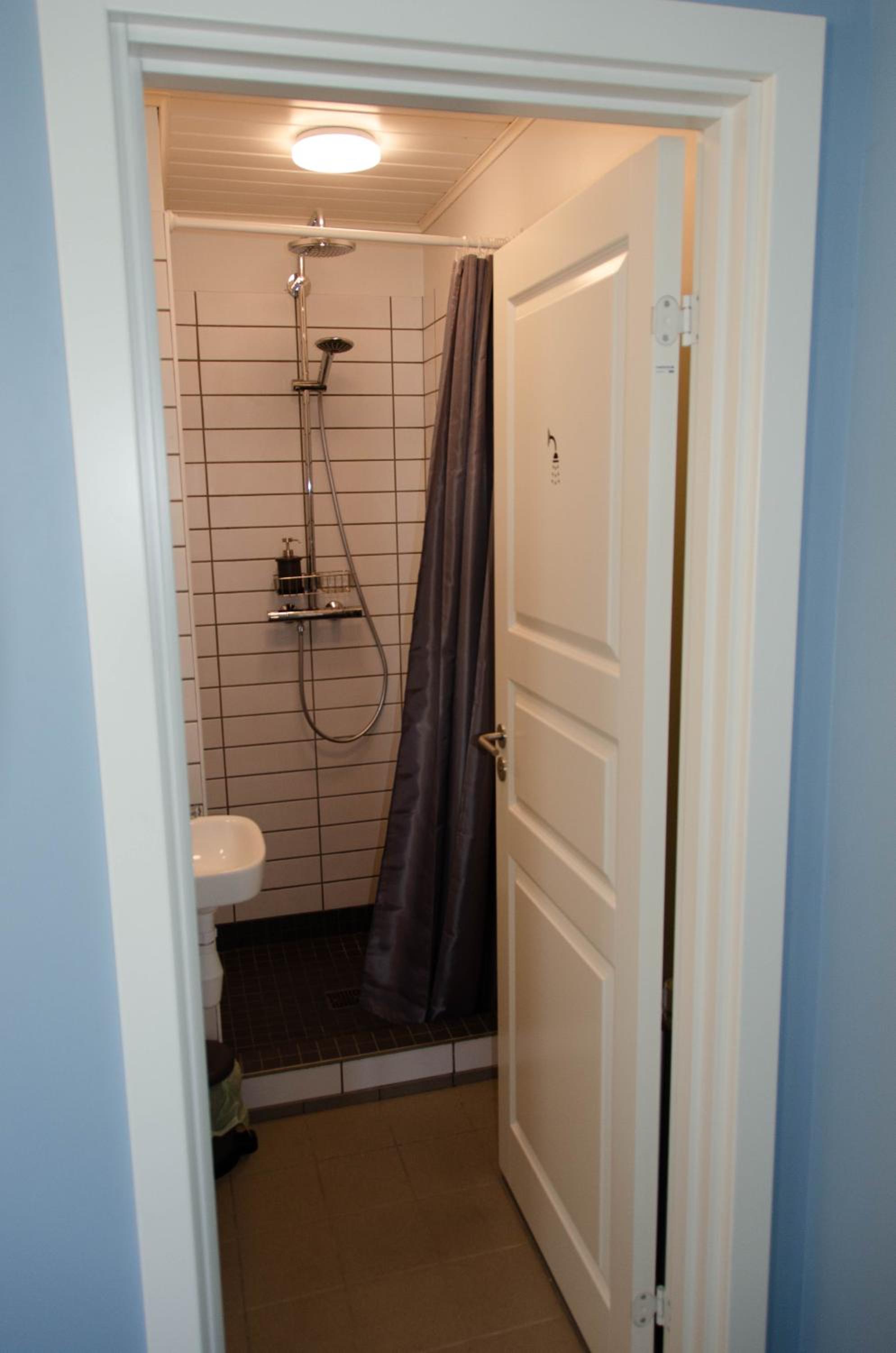 Double or Twin Room with Bathroom - Photo 2