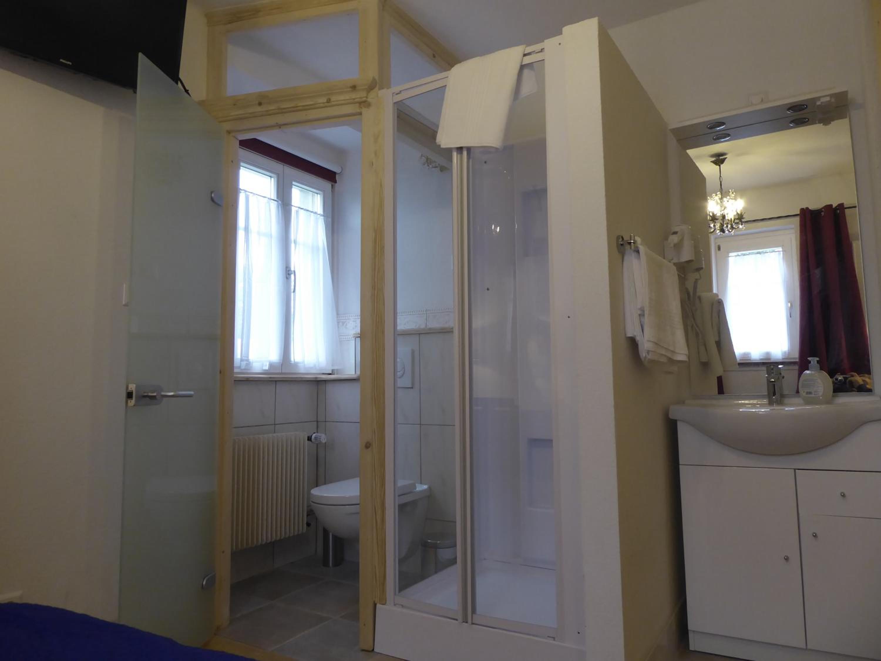 Small Single Room photo 2