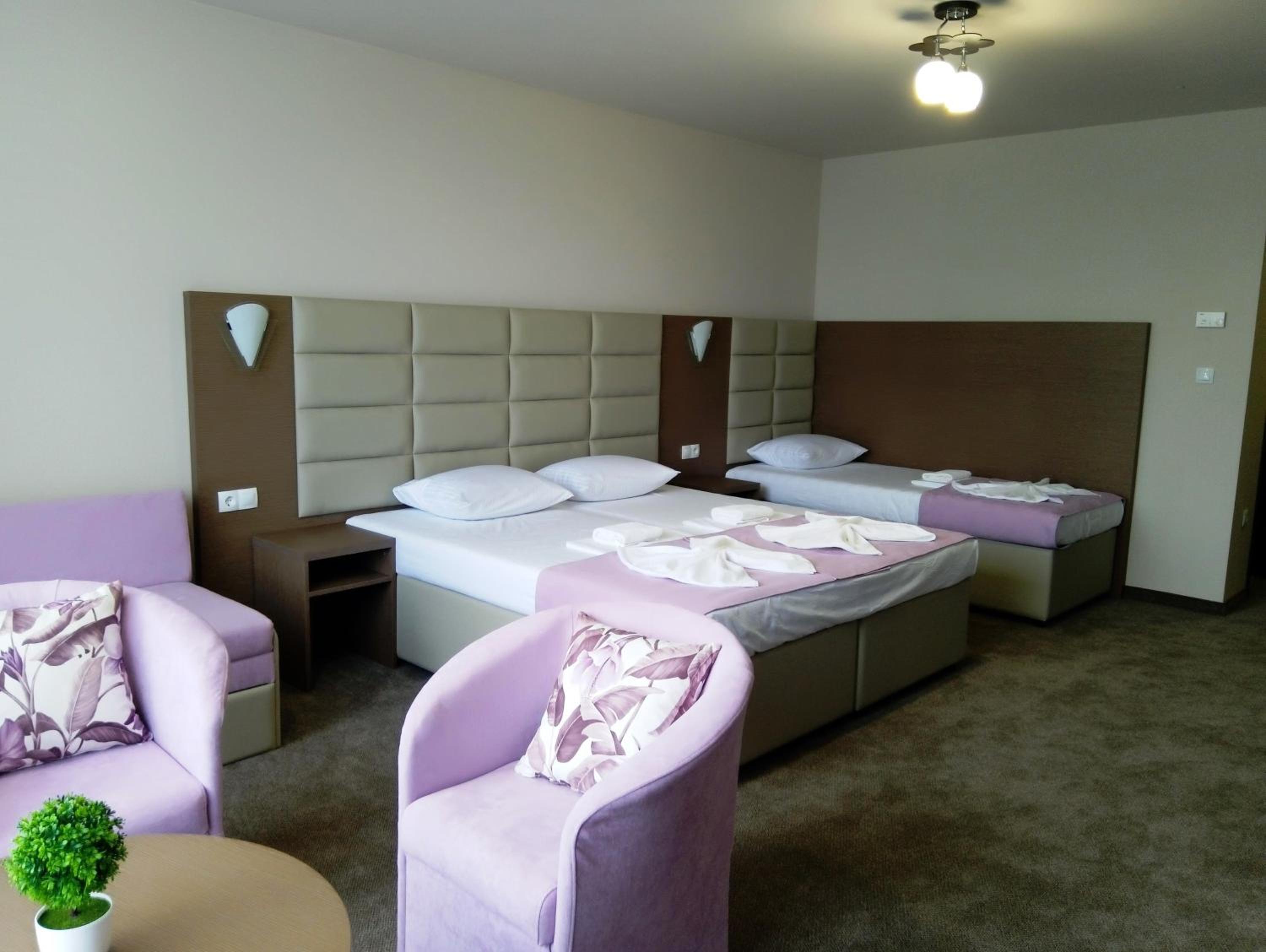 Triple Room (3 Adults + 1 Child) - Photo 1